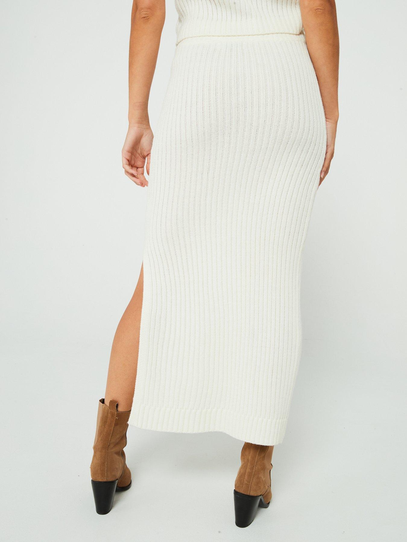 in-the-style-in-the-style-cable-knit-maxi-skirt-co-ord-in-creamstillFront