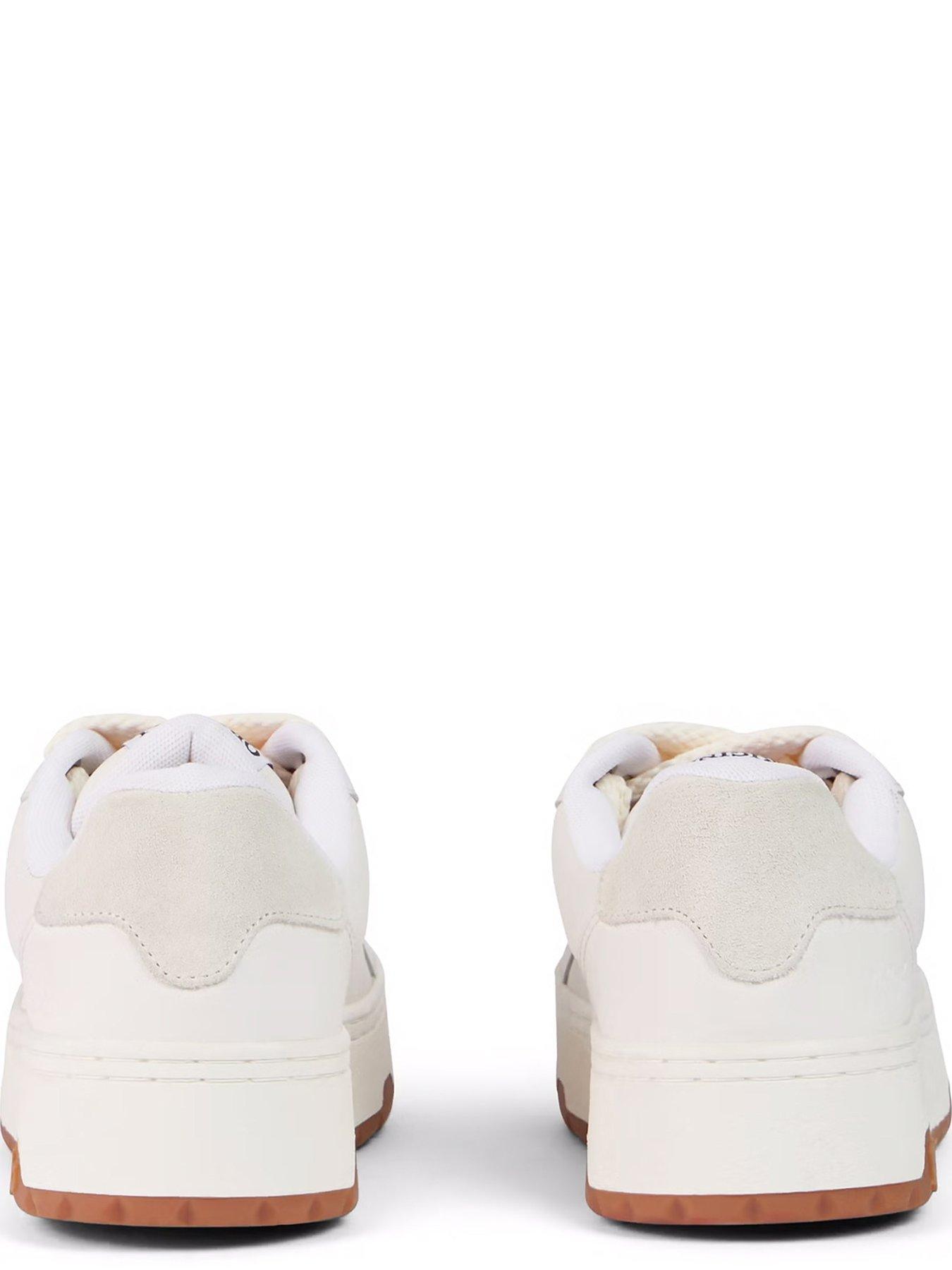 kickers-70-lo-lthr-au-wht-whiteoutfit