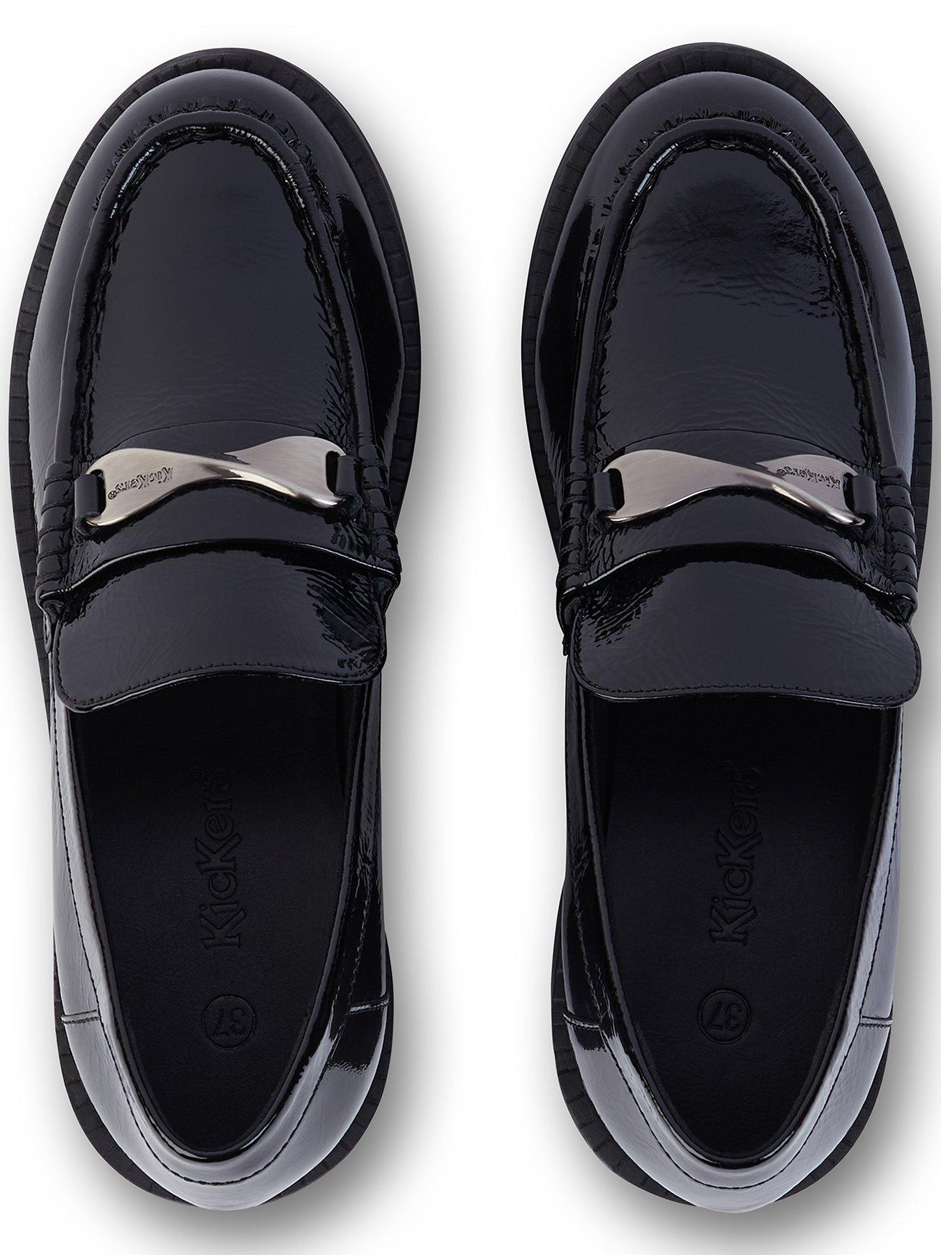 kickers-edie-patent-leather-loafer-blackoutfit