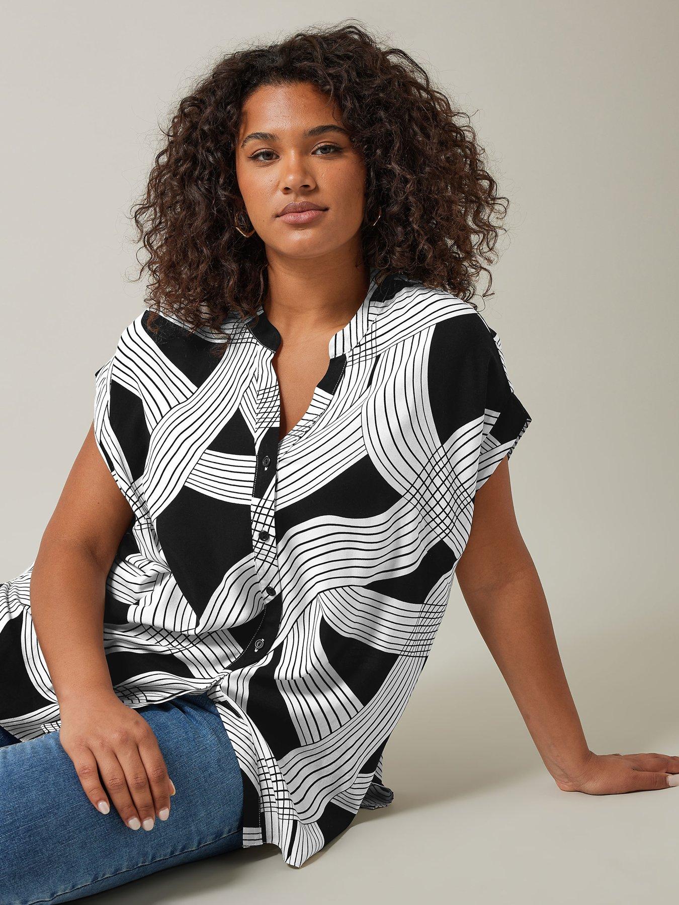 evans-linear-print-short-sleeve-blouse-blackoutfit