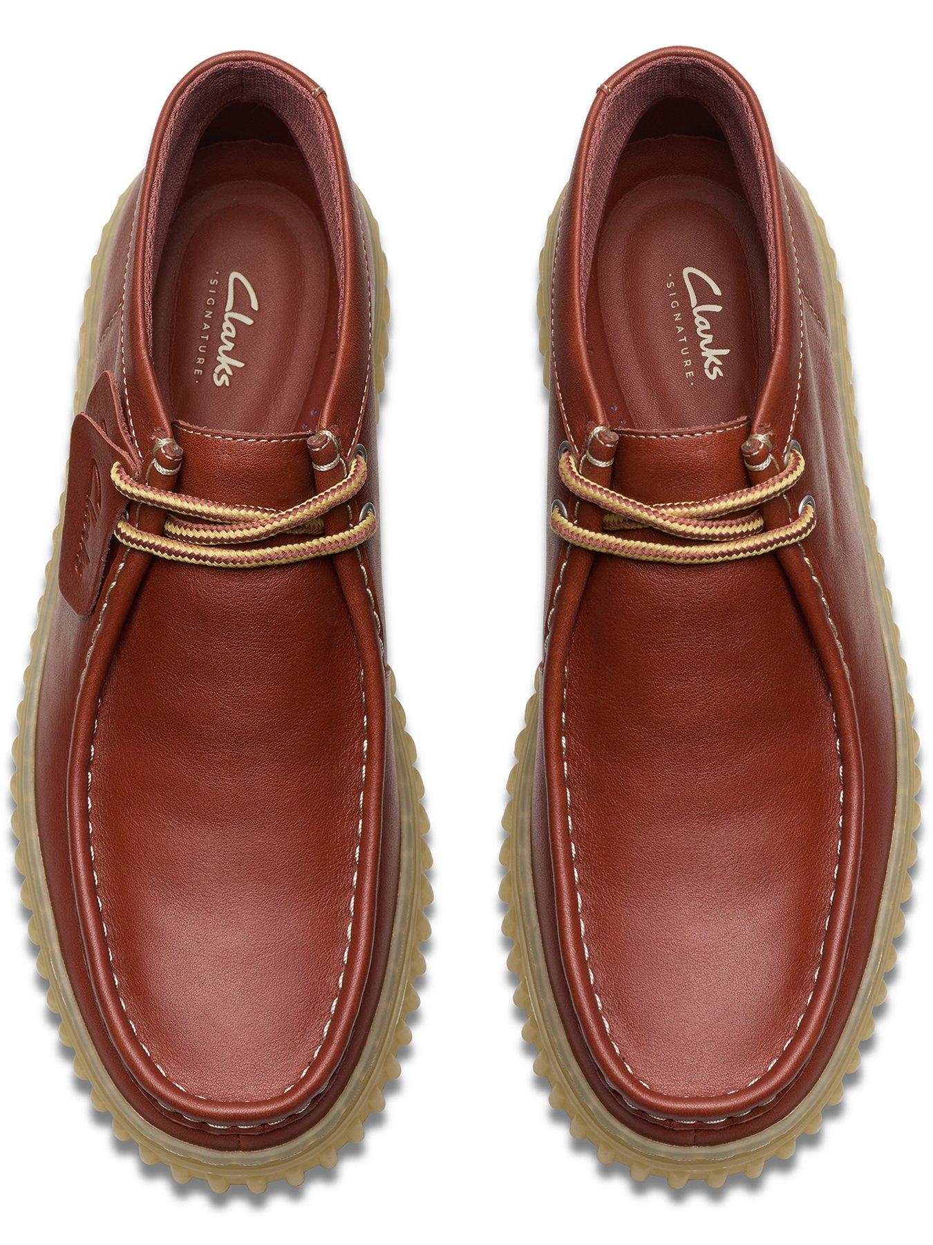 clarks-clarks-torhill-hi-leather-chukka-bootsoutfit