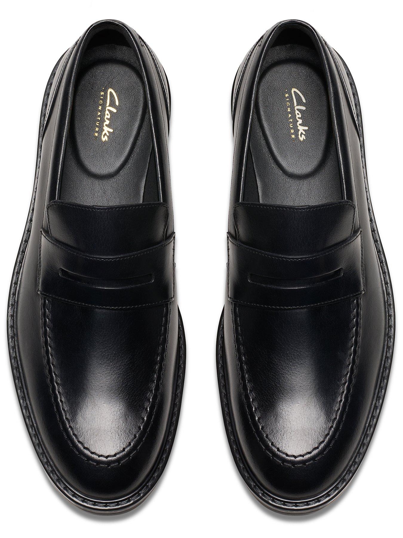 clarks-aldwin-step-loafers-blackoutfit