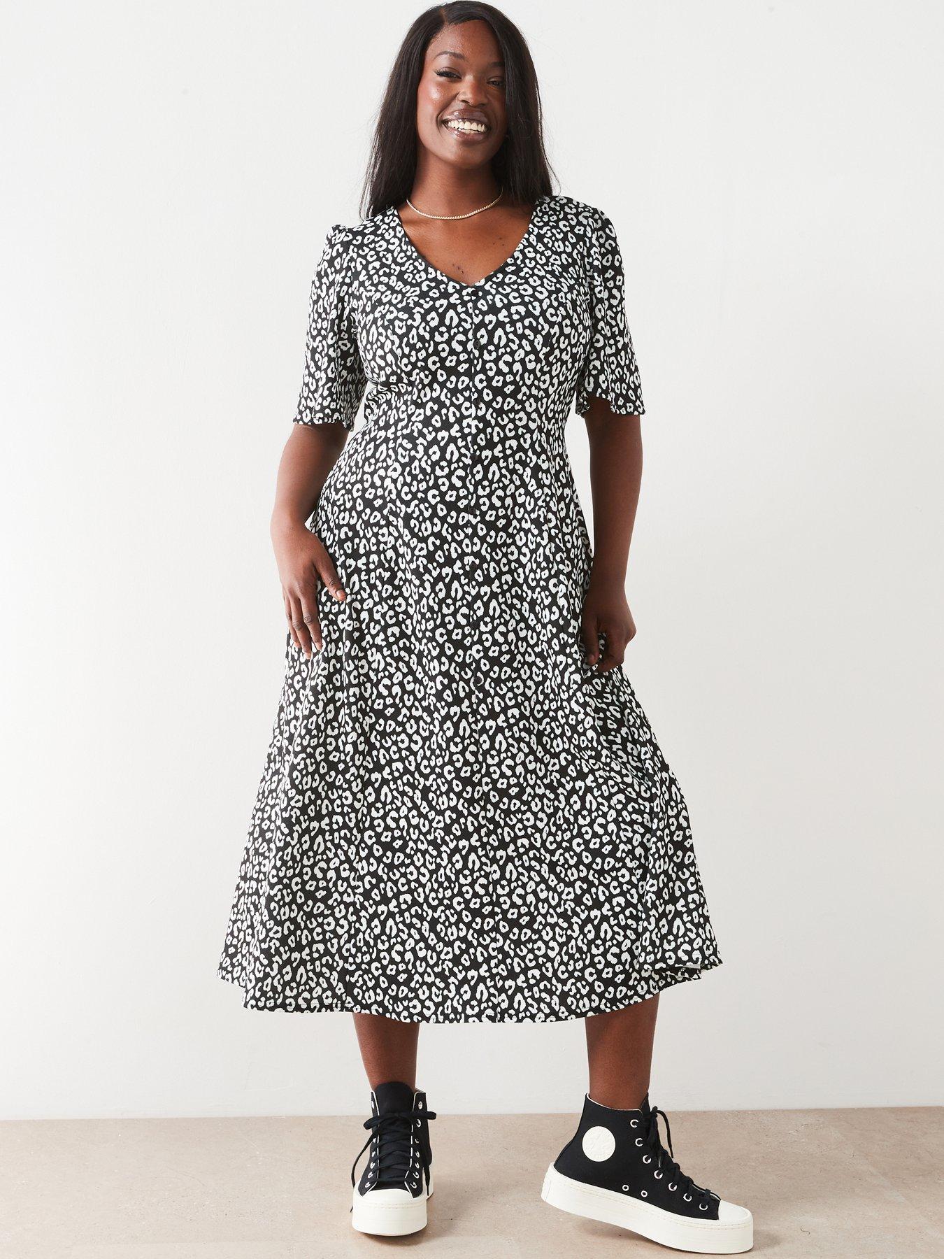 v-by-very-curve-animal-printnbspv-neck-midi-dress-blackwhitedetail