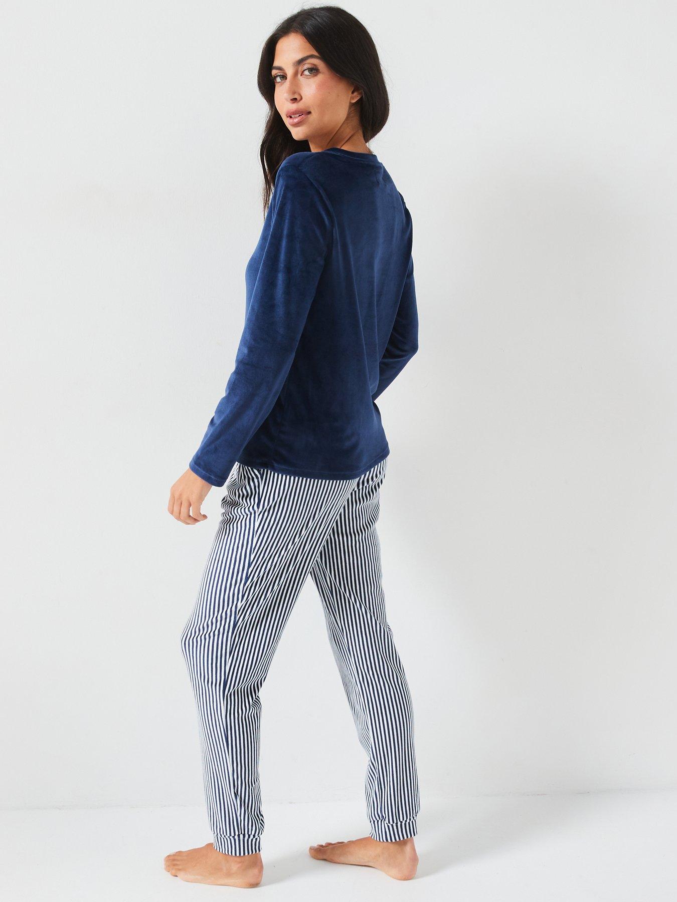 everyday-fleece-v-neck-long-sleeve-top-and-jogger-setstillFront