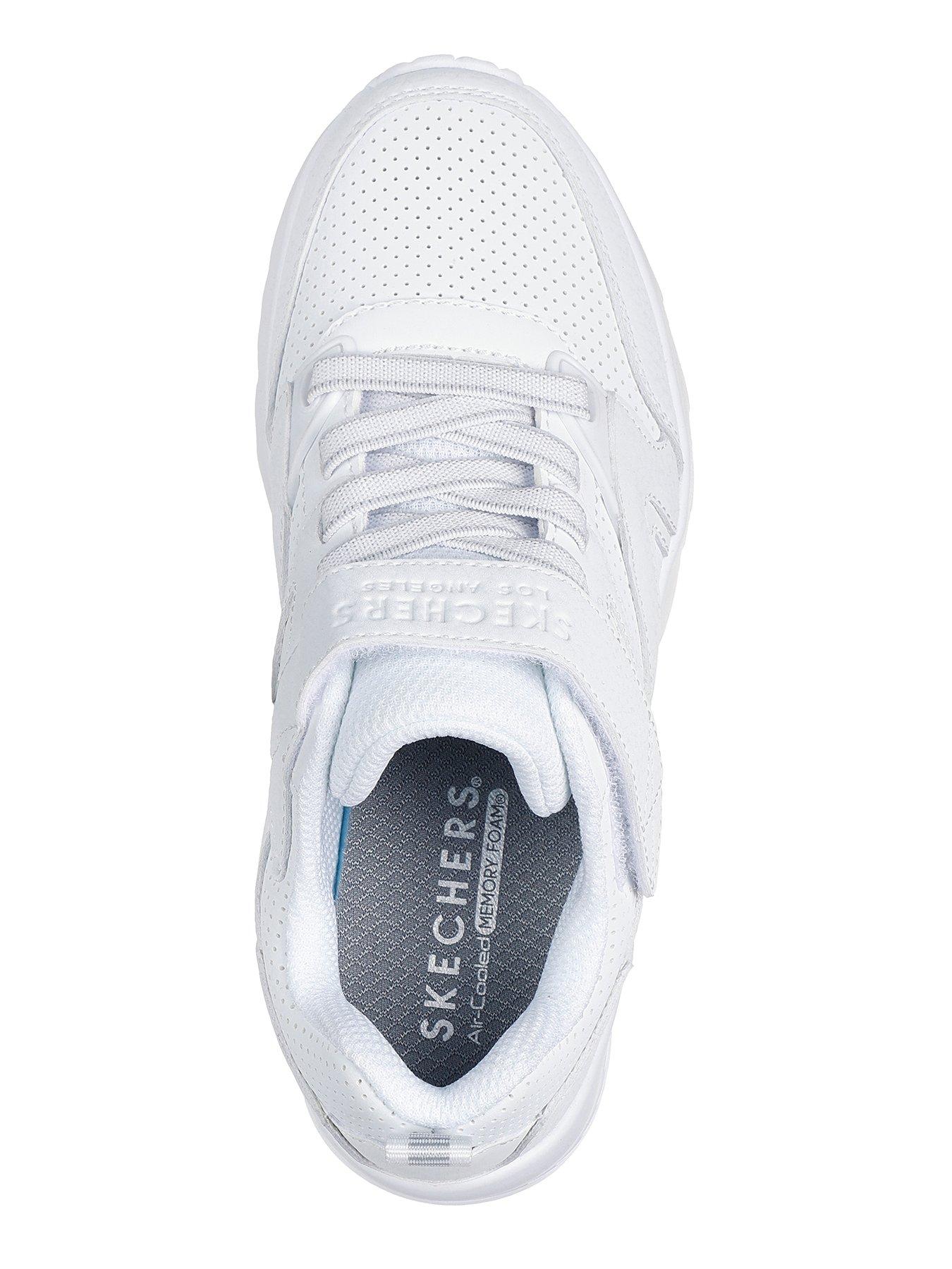 skechers-boys-uno-lite-trainer-whiteoutfit