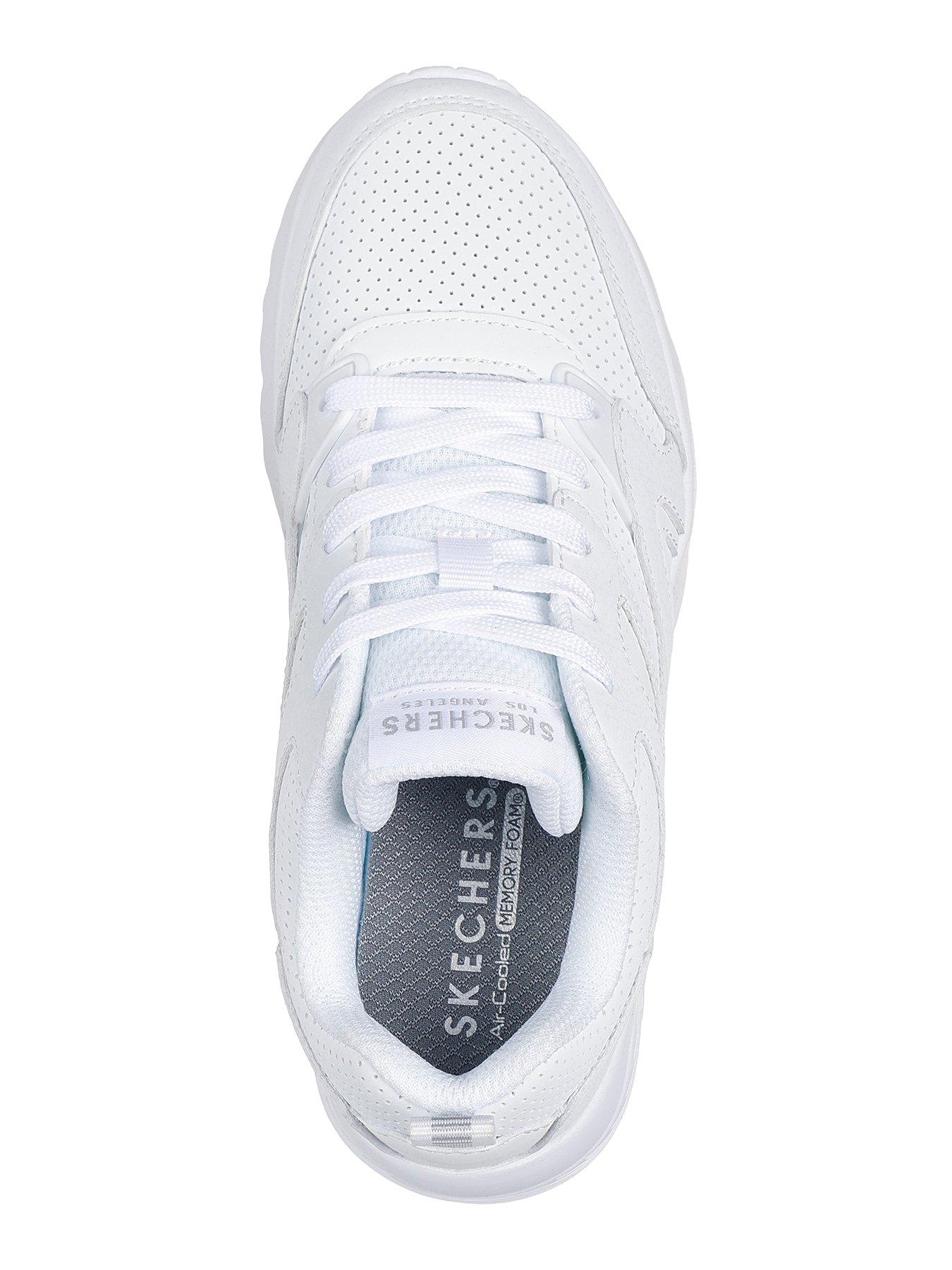 skechers-boys-uno-lite-trainer-whiteoutfit