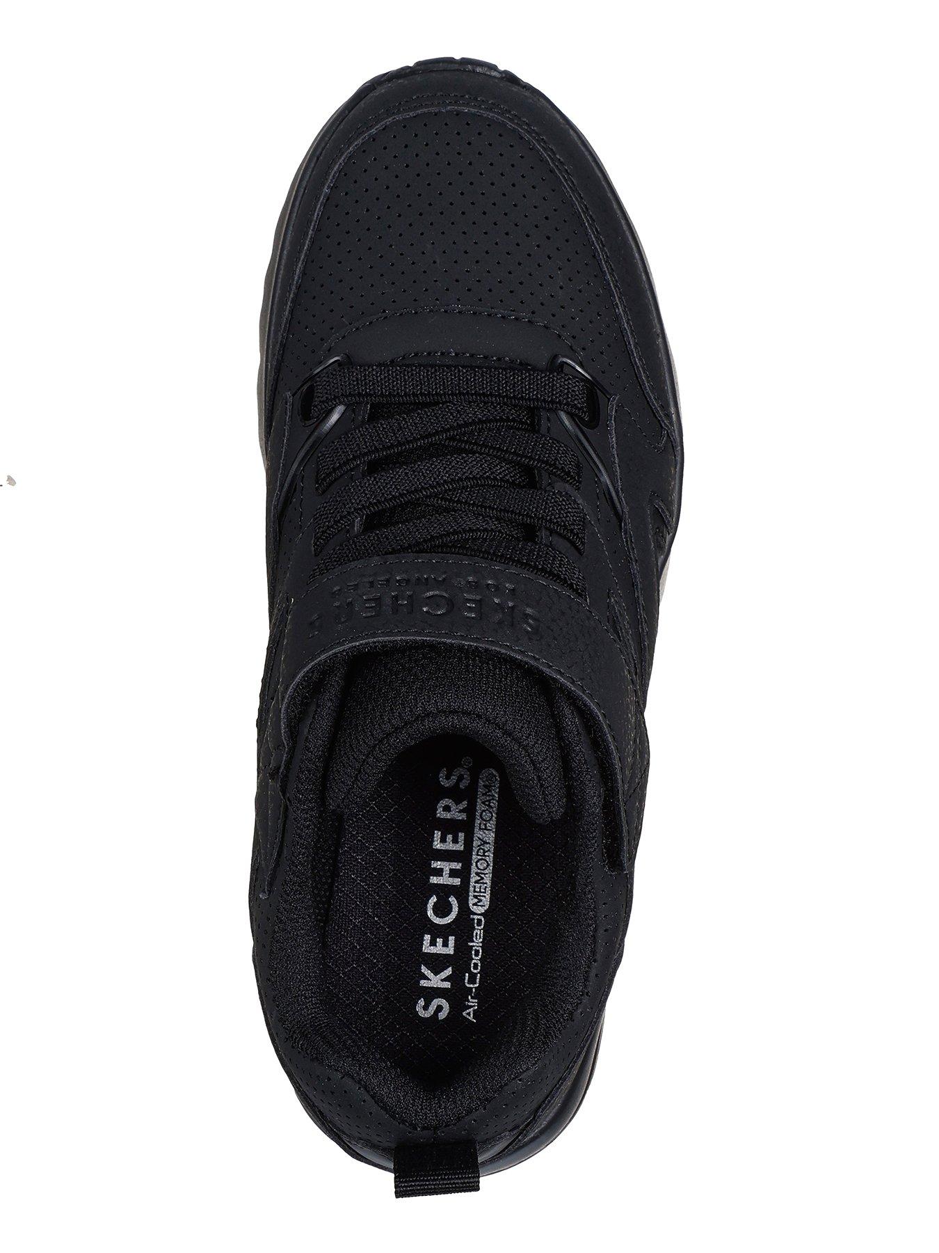 skechers-uno-lite-trainer-blackoutfit