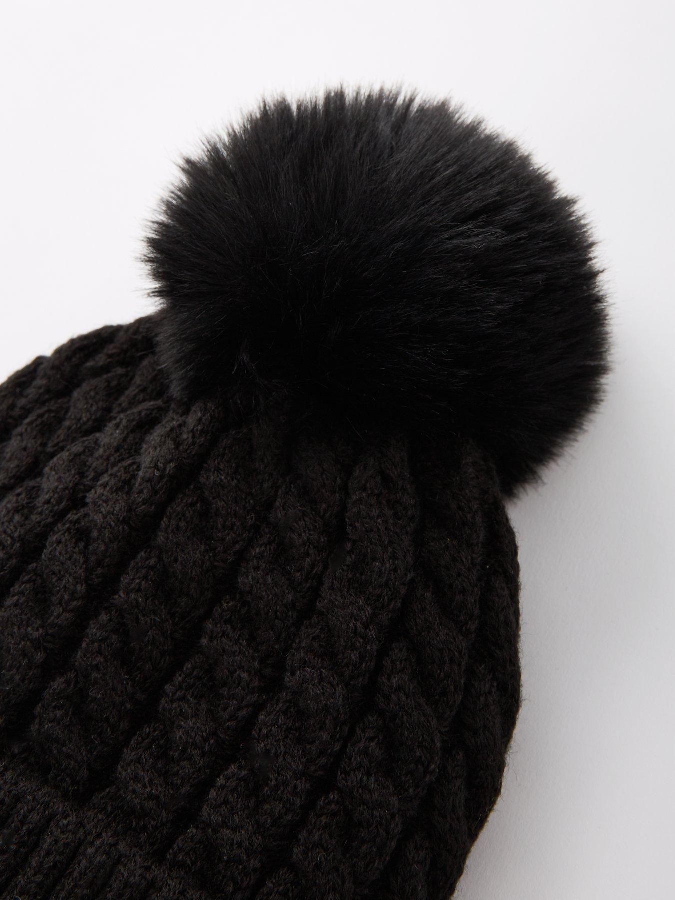 everyday-unisex-pom-hatoutfit