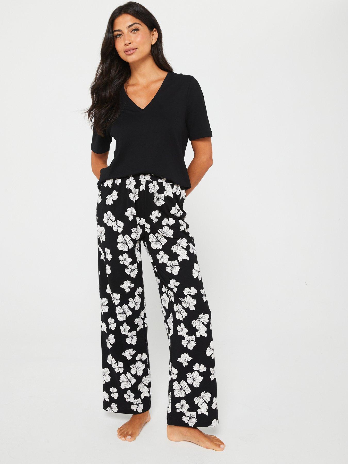 everyday-floral-v-neck-top-with-wide-leg-pj-set-black