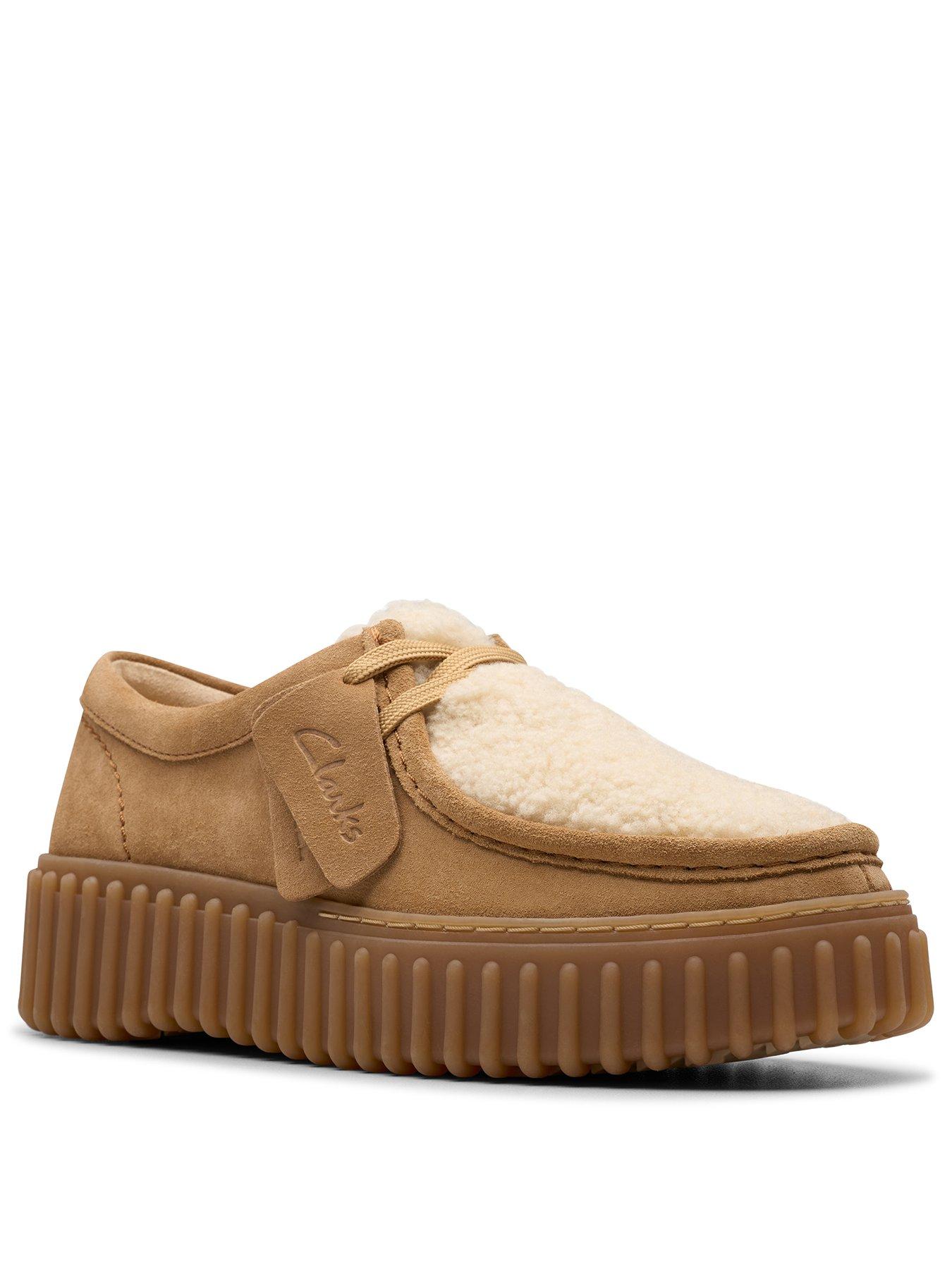 clarks-torhill-bee-sand-shoestillFront