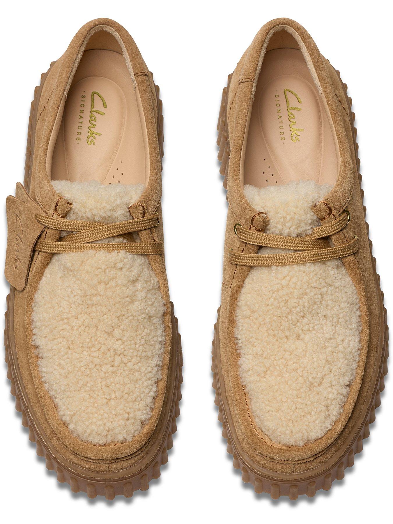 clarks-torhill-bee-sand-shoeoutfit