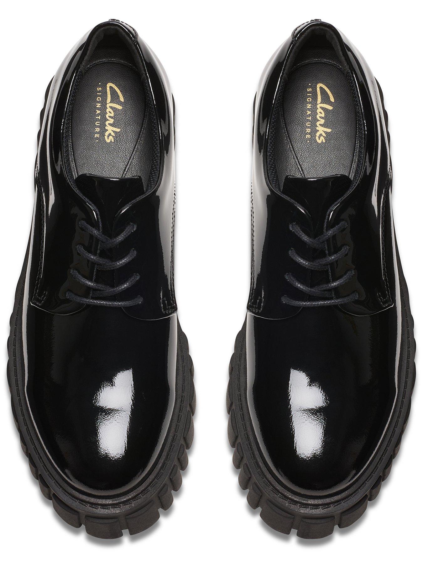 clarks-page-walk-brogue-black-patoutfit