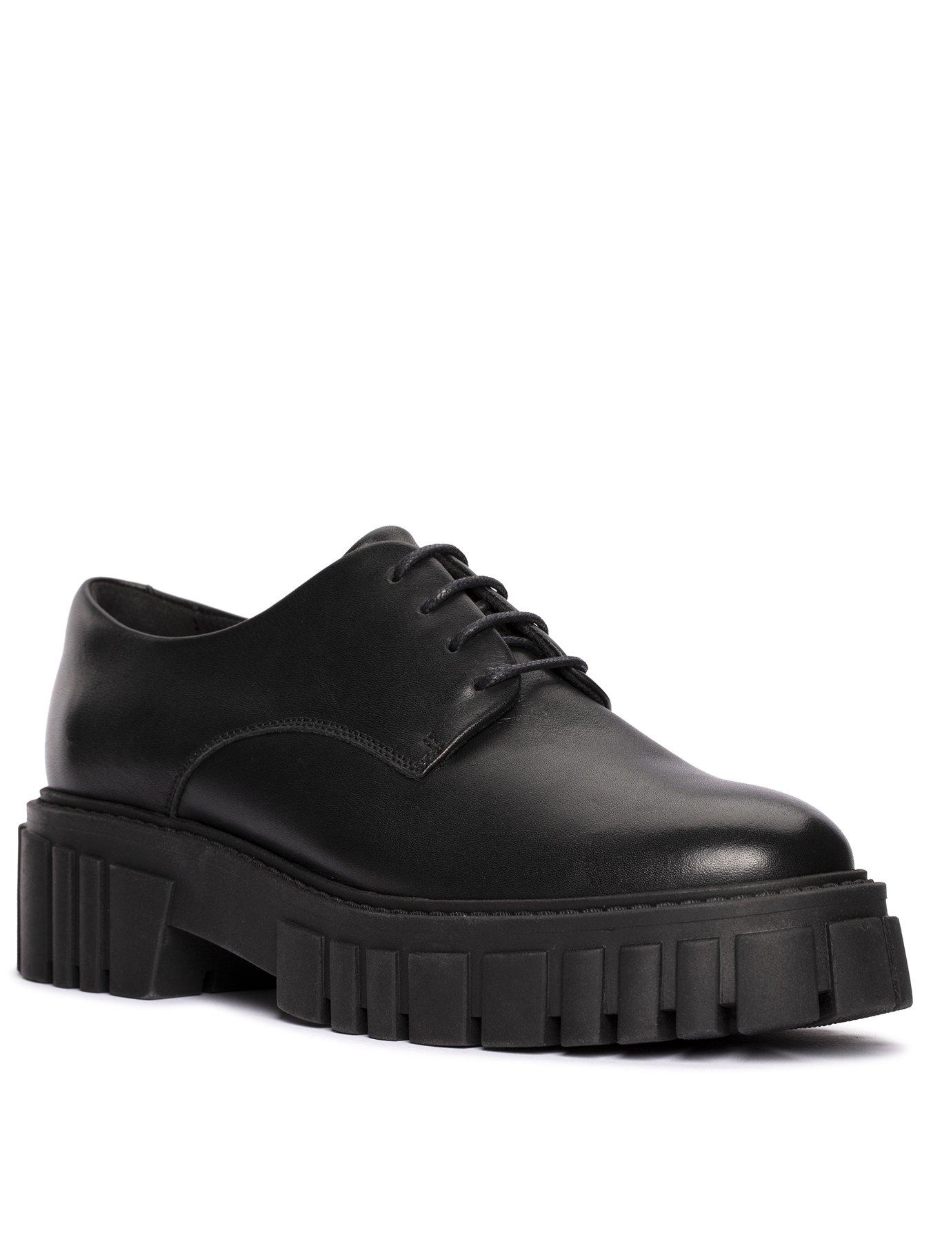 clarks-page-walk-brogue-black-leatherstillFront