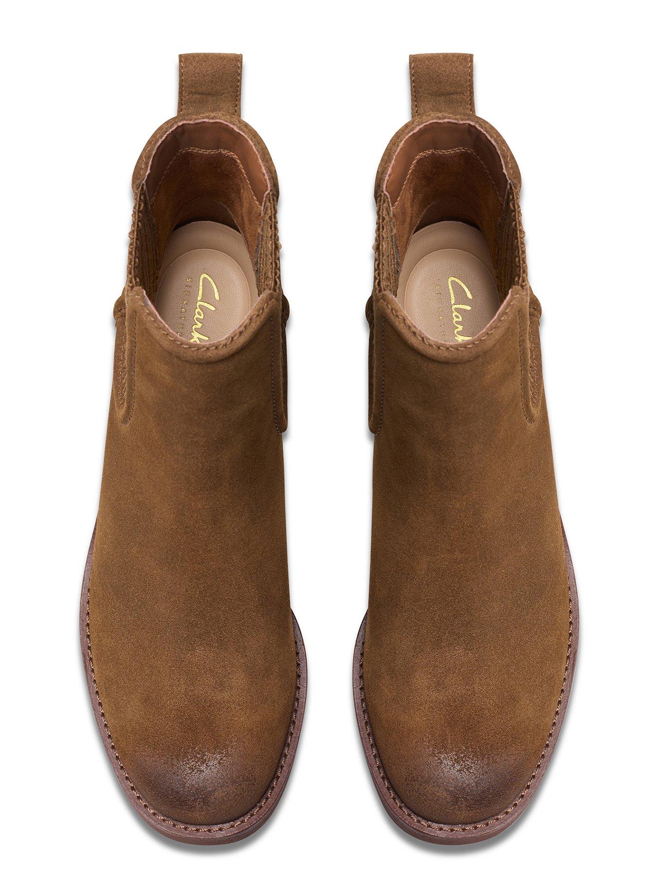 clarks-chamberly-top-suede-ankle-bootoutfit