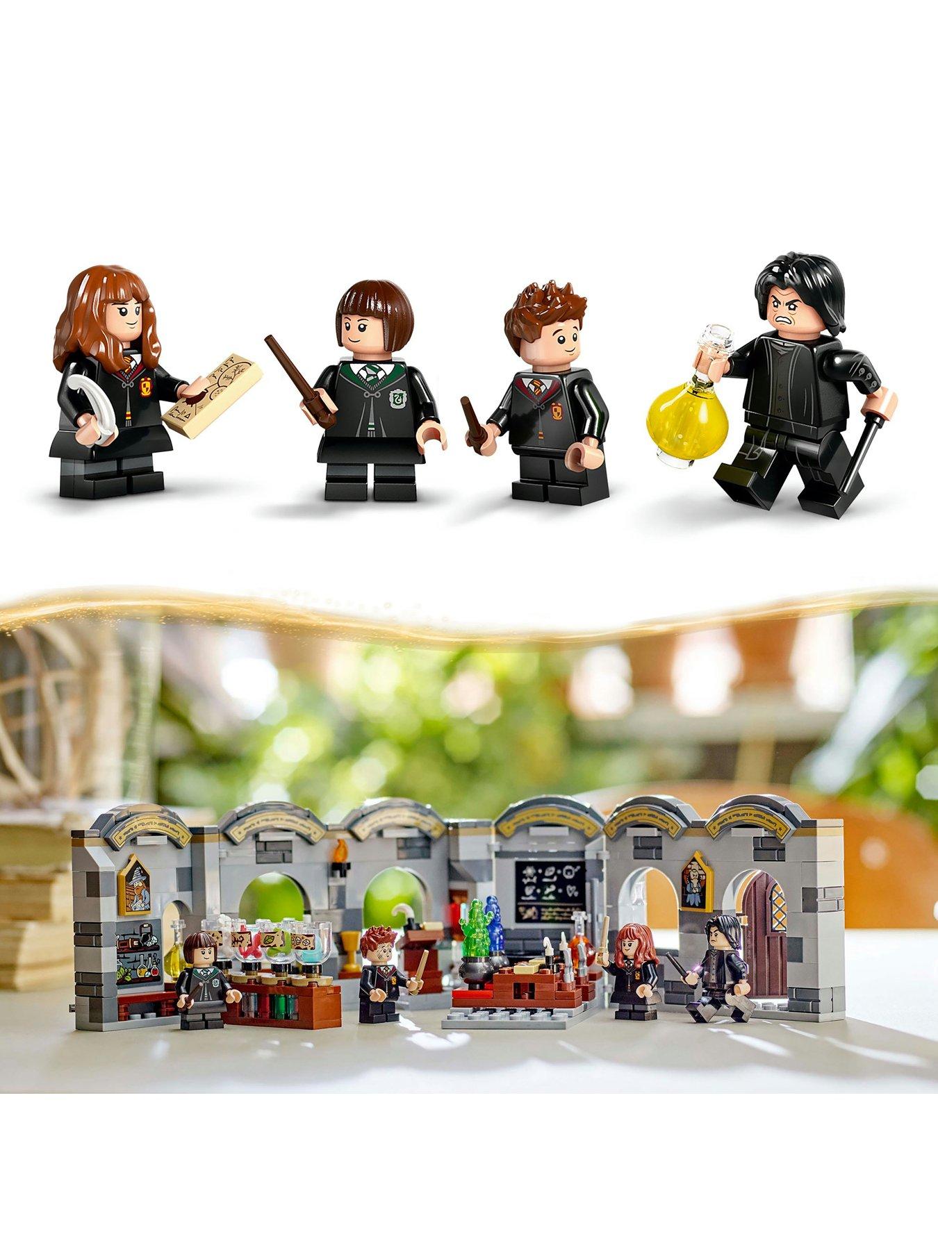 Image 3 of 5 of LEGO Harry Potter Hogwarts Castle: Potions Class 76431