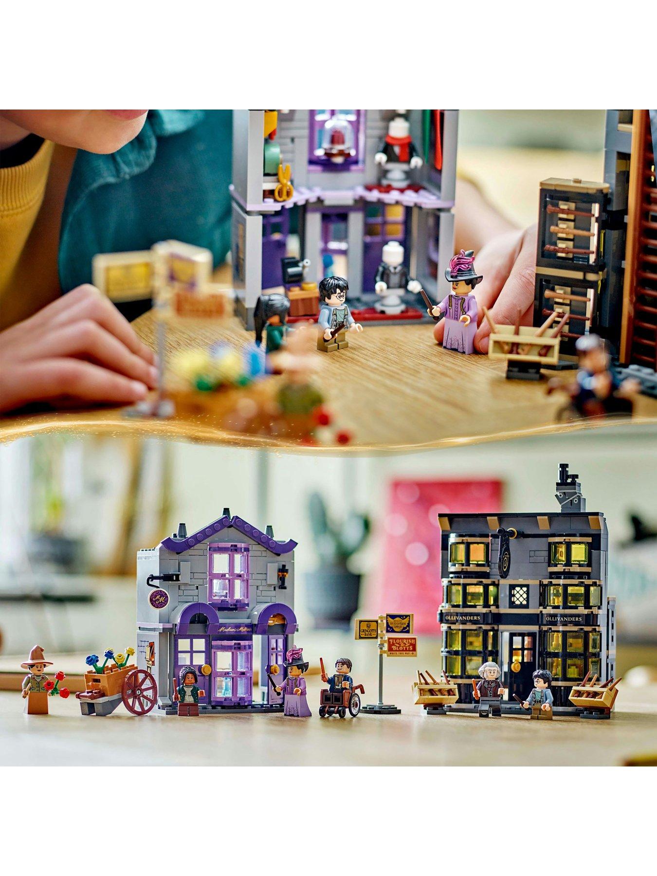 Image 5 of 7 of LEGO Harry Potter Ollivanders &amp; Madam Malkin's Robes 76439