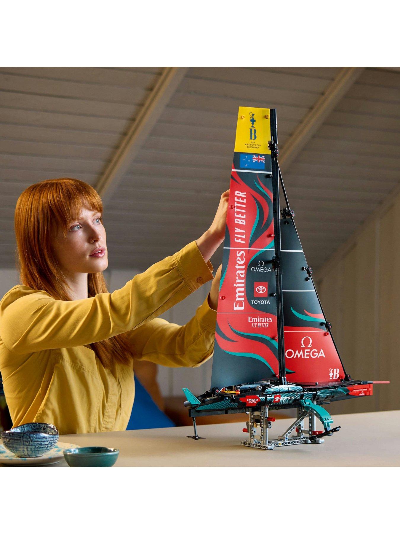 Image 6 of 8 of LEGO Technic Emirates Team New Zealand AC75 Yacht 42174