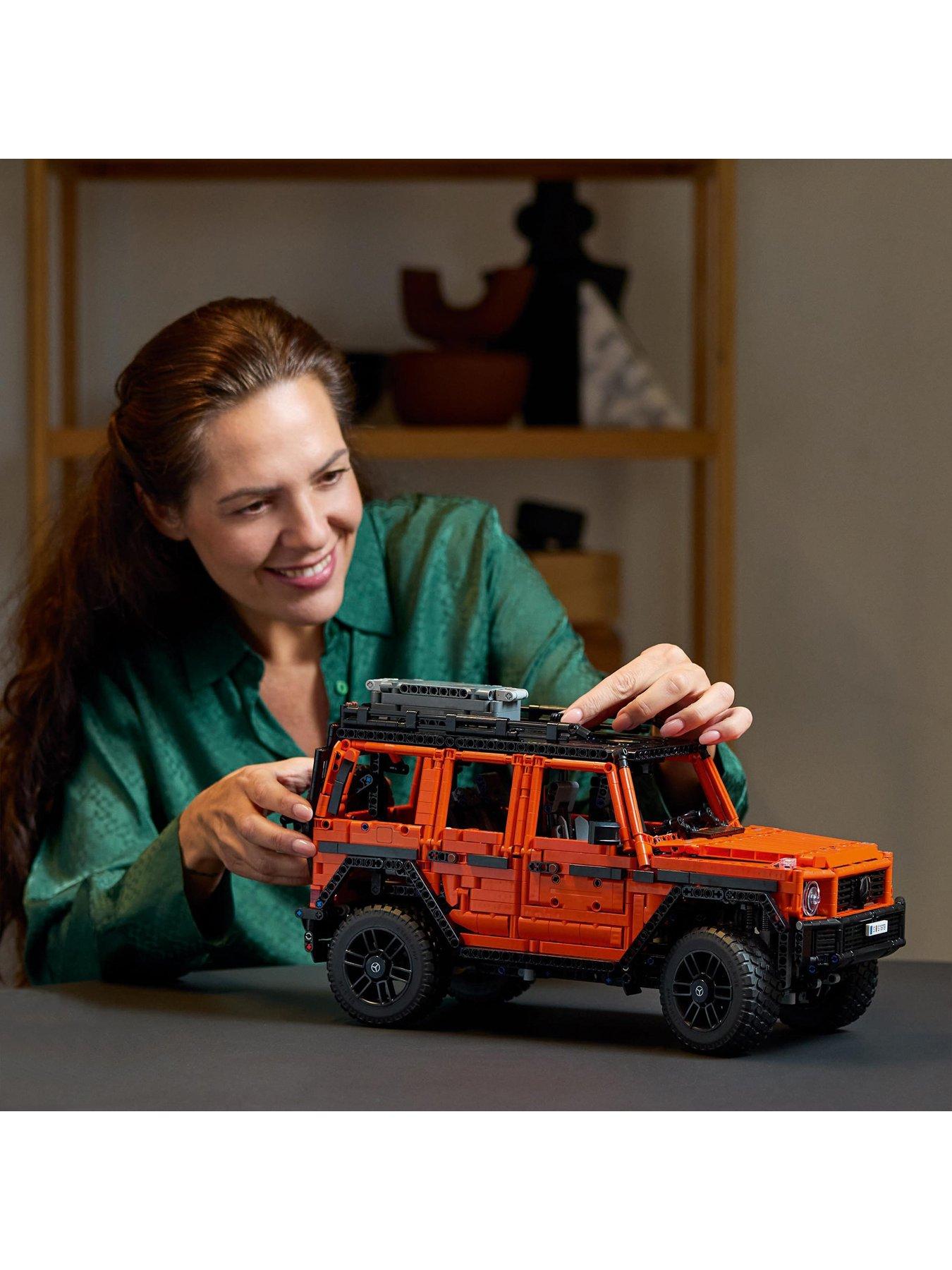 Image 6 of 8 of LEGO Technic Mercedes-Benz G 500 PROFESSIONAL Line 42177