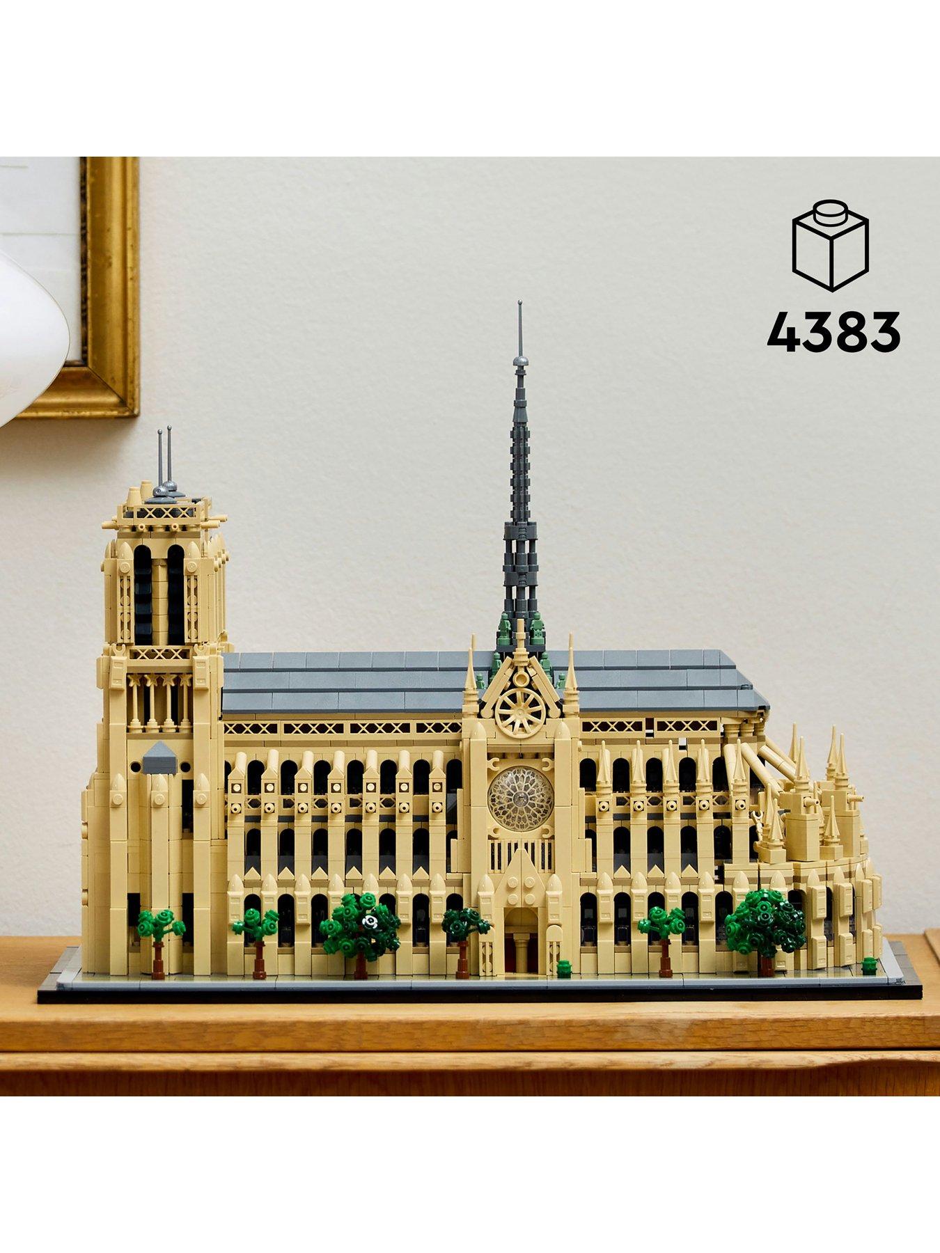 lego-architecture-notre-dame-de-paris-set-21061stillFront