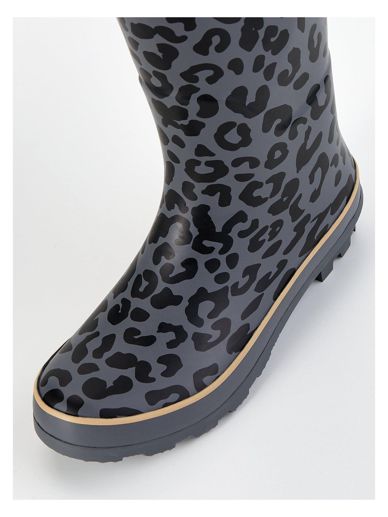 elle-sport-tall-leopard-wellington-boot-greyoutfit