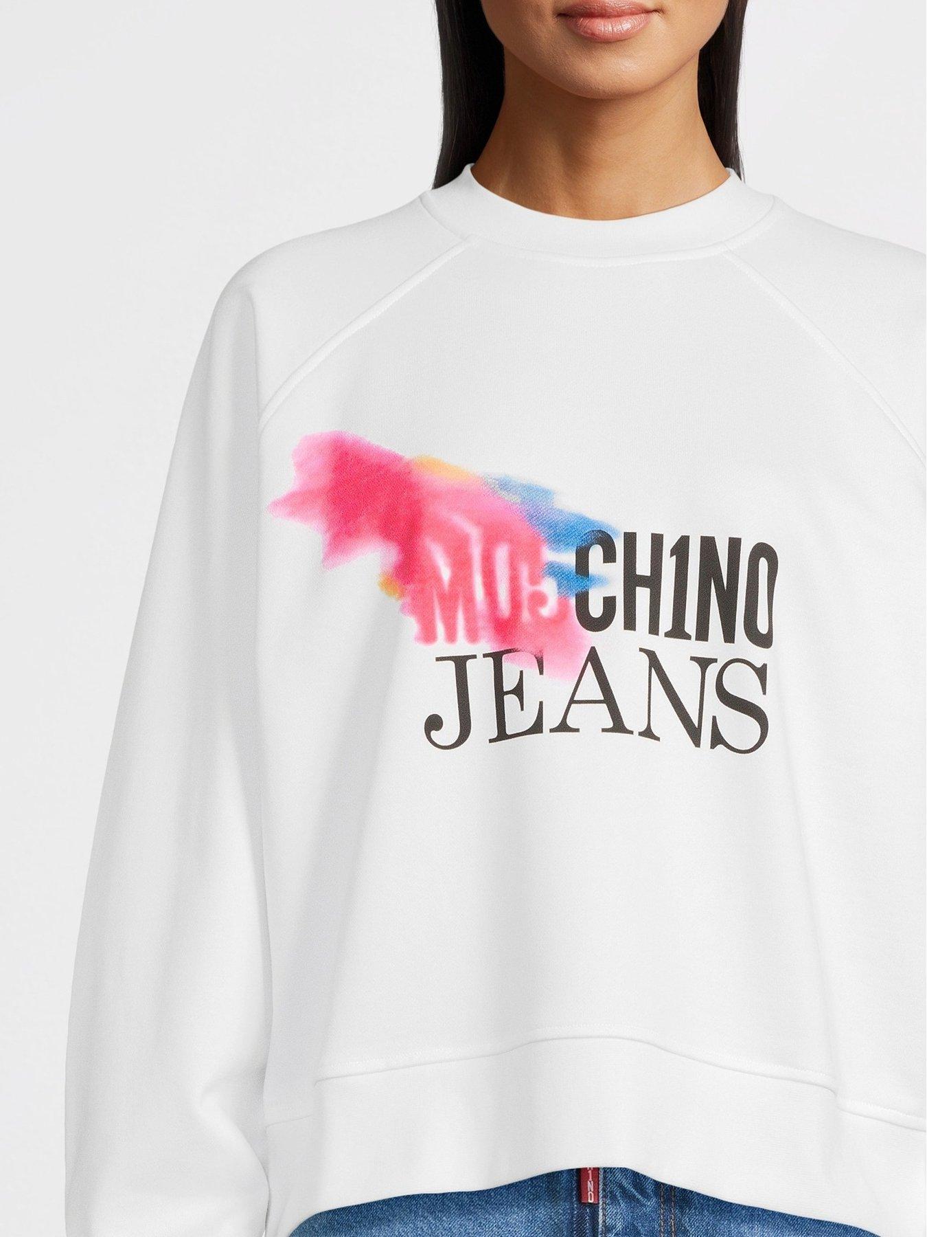 m05ch1n0-jeans-logo-sweatshirtoutfit