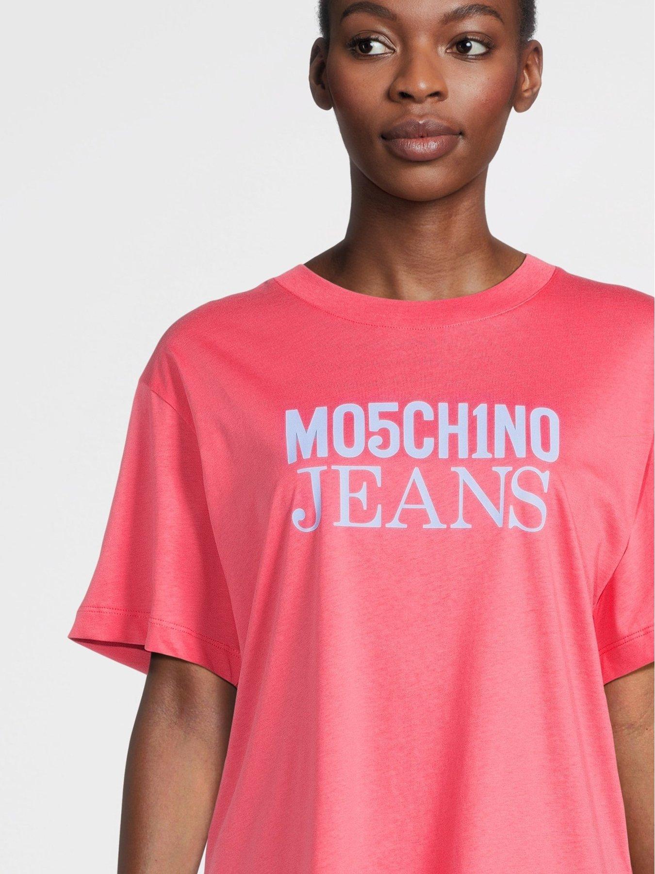 m05ch1n0-jeans-logo-t-shirtoutfit