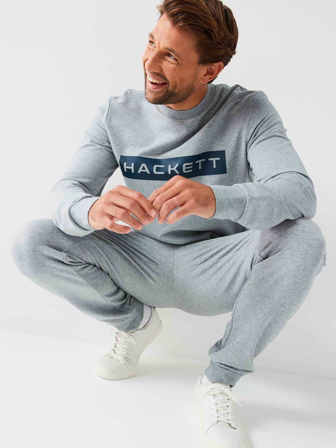 hackett-hackett-essential-chest-logo-crew-sweatshirt-greyoutfit