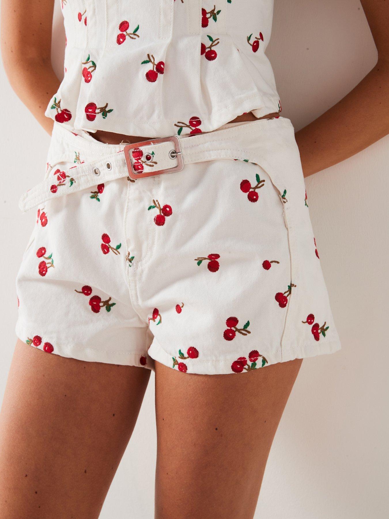 mango-cherry-print-denim-shortsoutfit