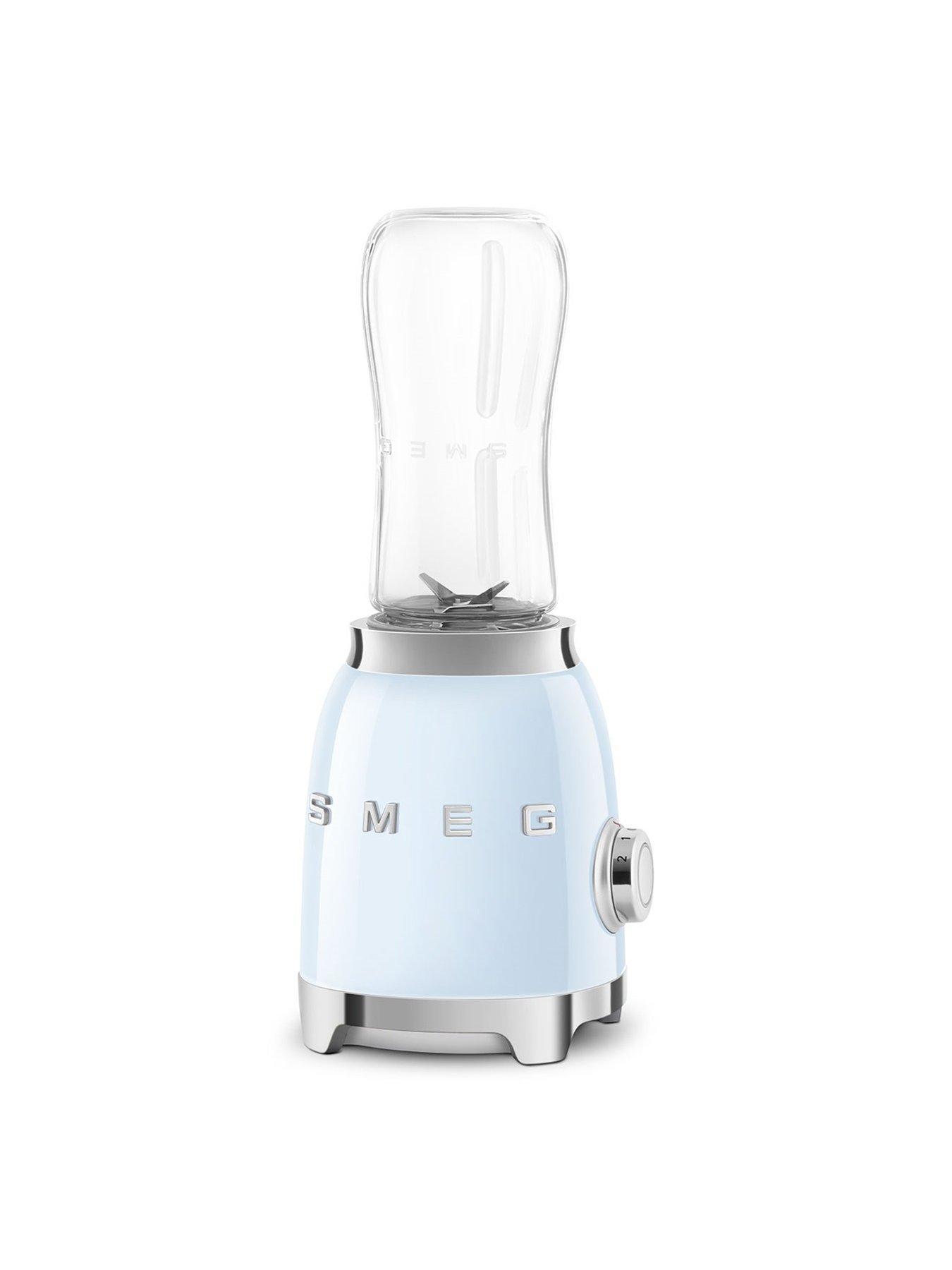 smeg-pbf01-retro-style-personal-blender-600ml-300w-pastel-blueoutfit