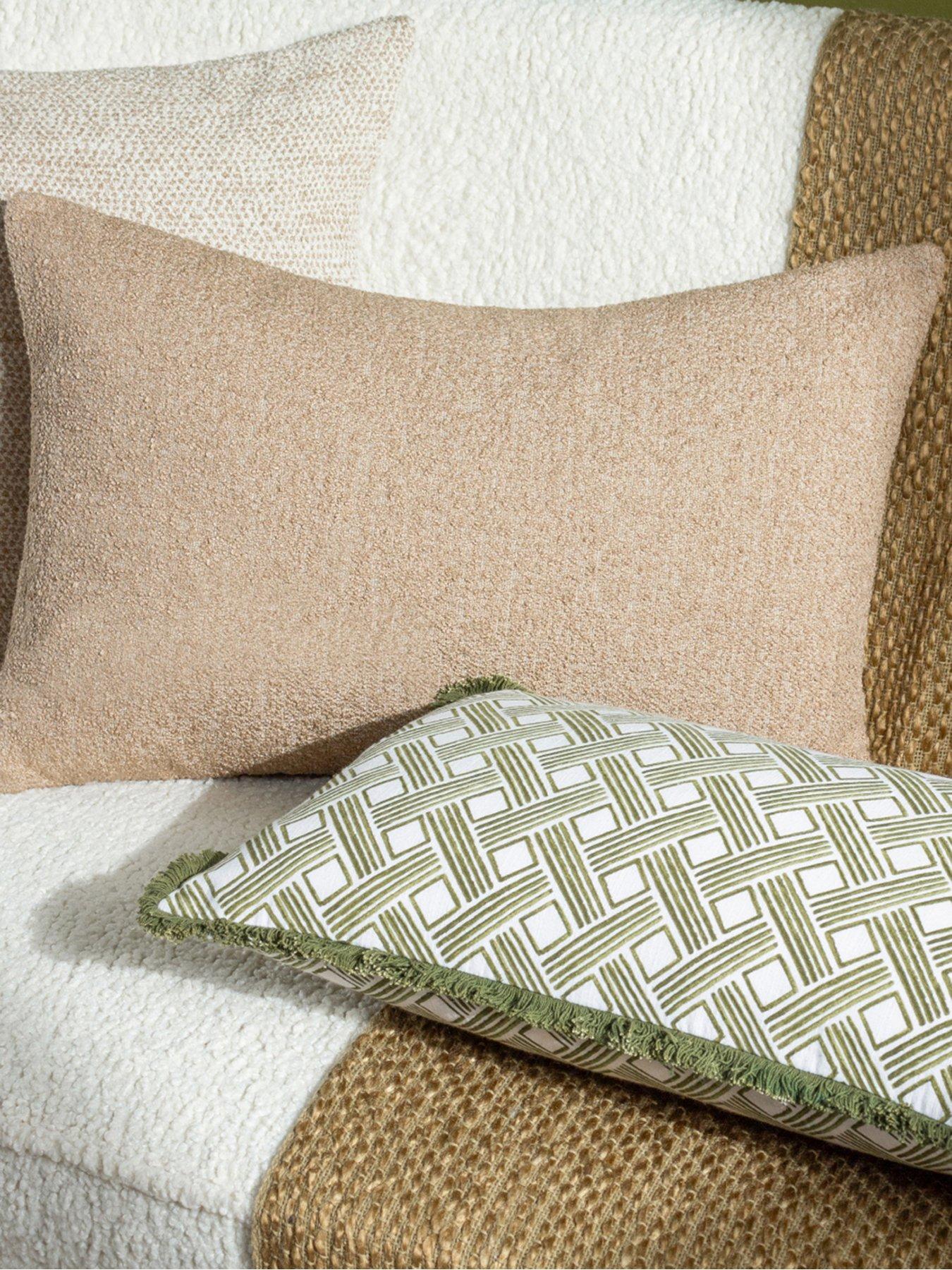 hoem-hoem-alexa-30x60-polyester-cushion-olivedetail