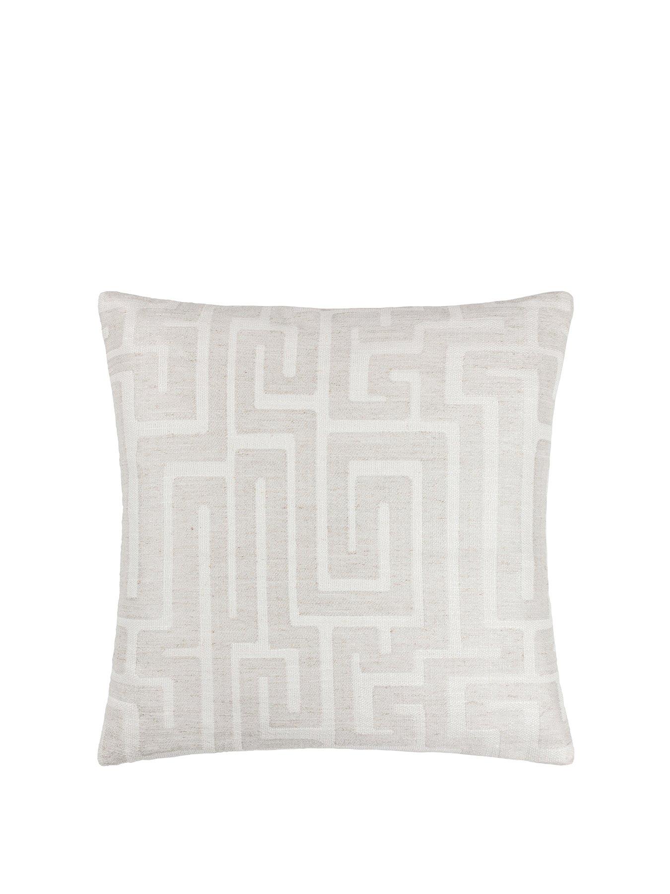 hoem-hoem-lauder-45x45-polyester-cushion-whitestillFront