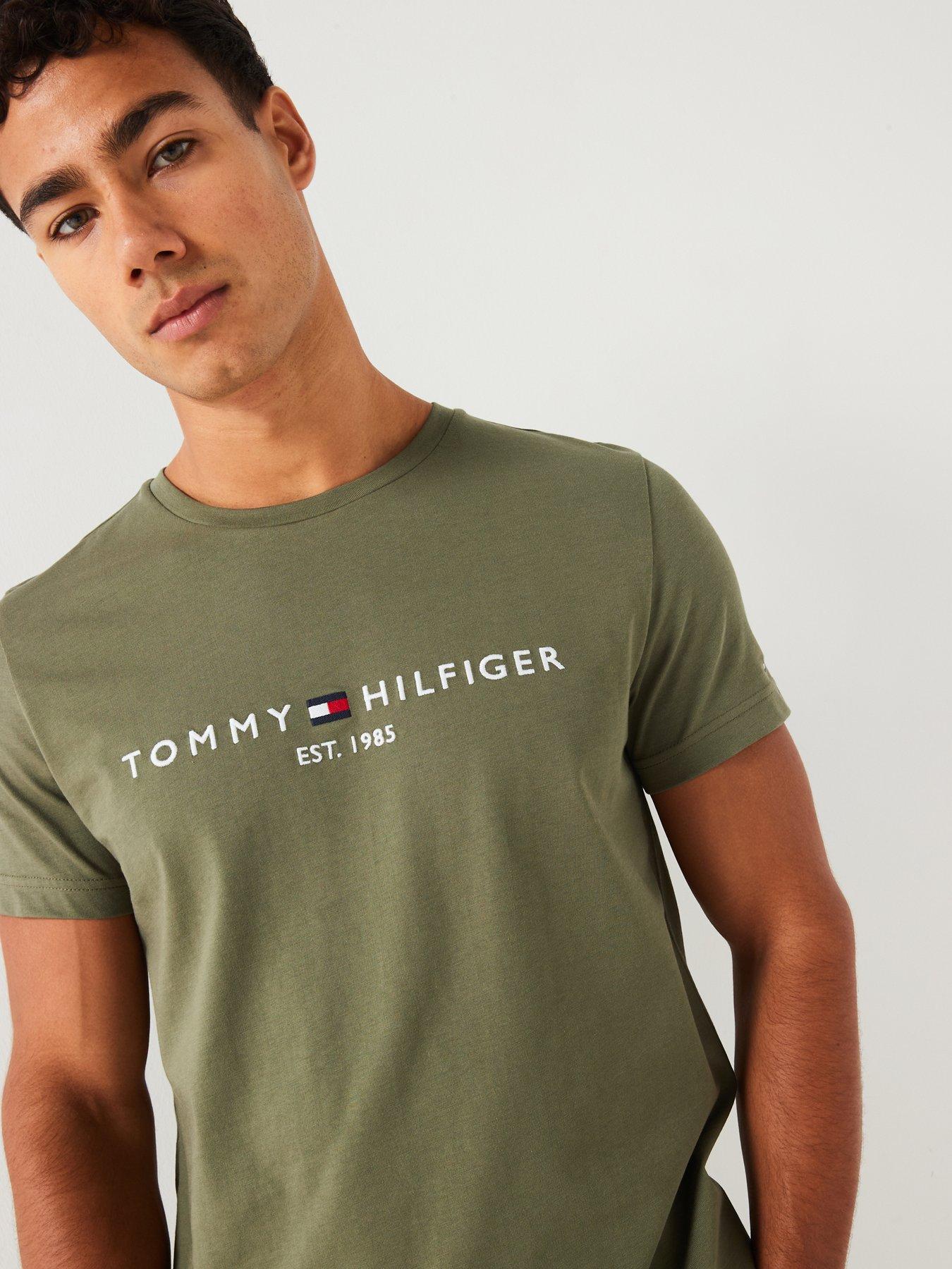 tommy-hilfiger-tommy-hilfiger-linear-chest-logo-t-shirt-khakioutfit