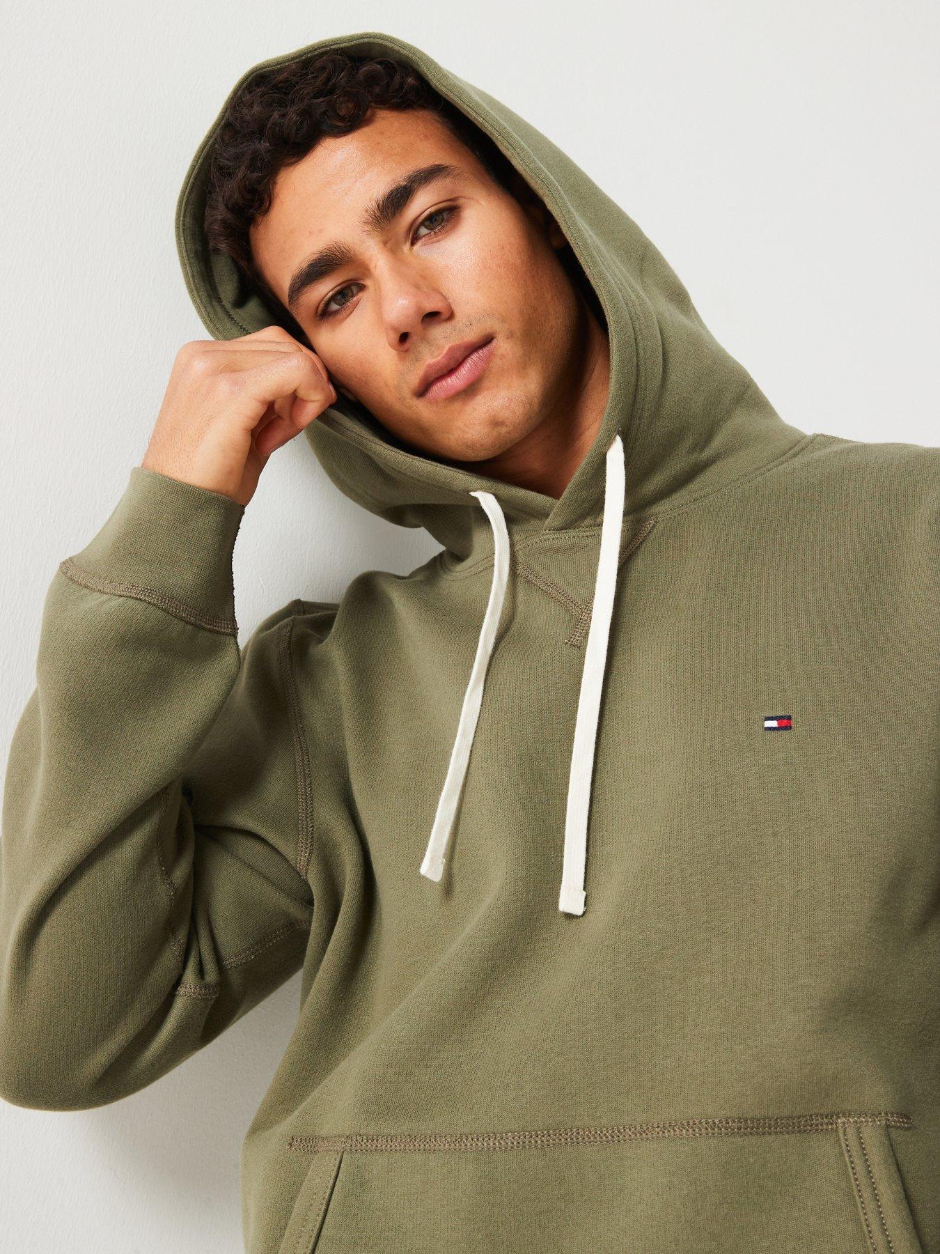 tommy-hilfiger-tommy-hilfiger-essential-fleece-overhead-hoodie-khakioutfit