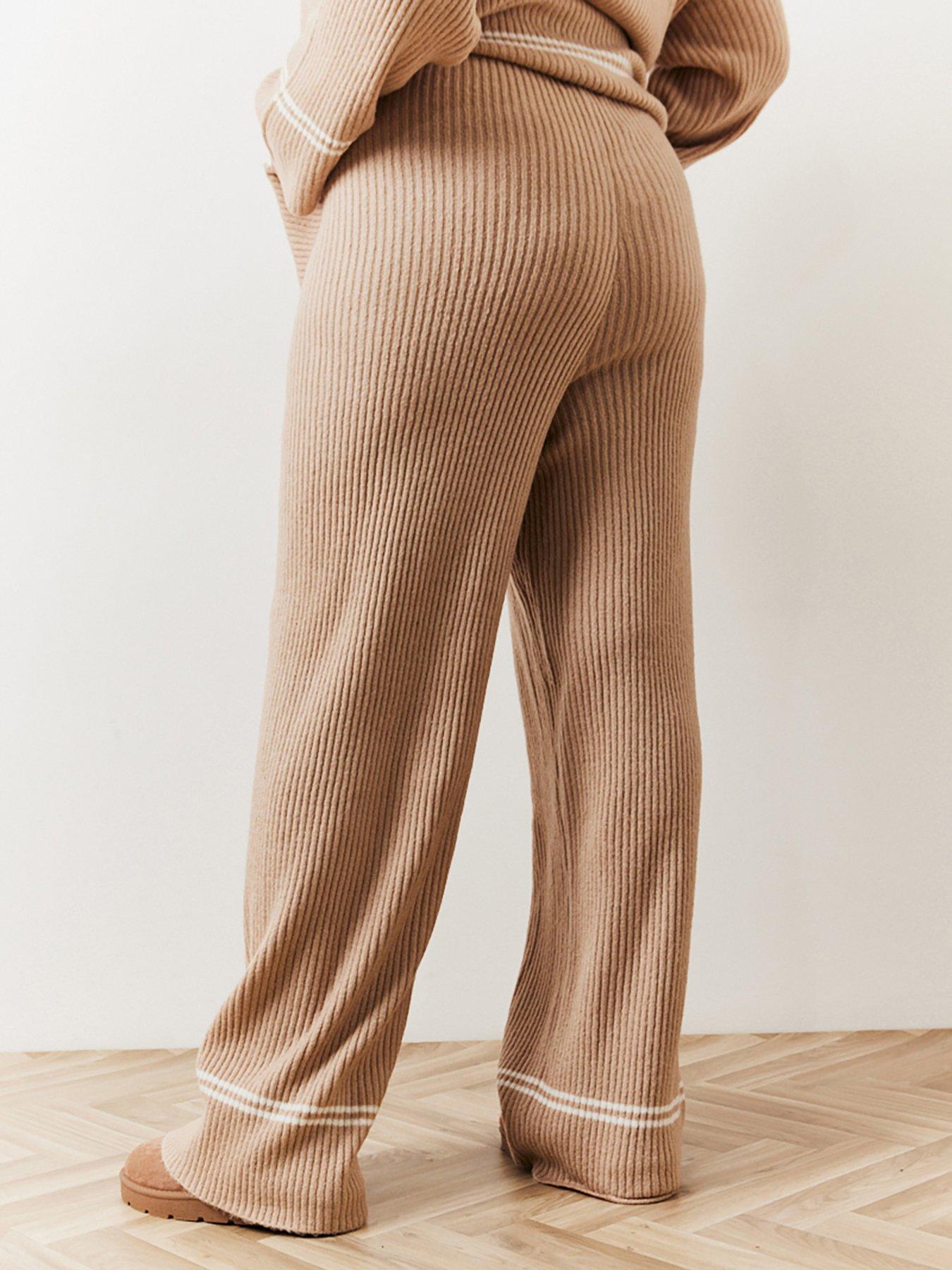 in-the-style-fits-oatmeal-contrast-piping-co-ord-knit-wide-leg-trouser-beigeoutfit