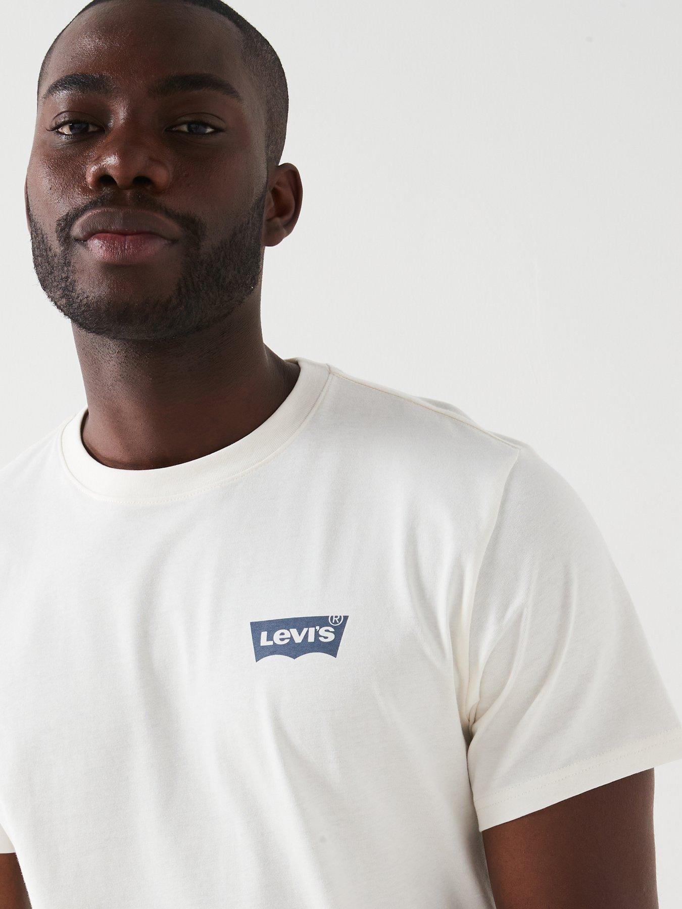 levis-short-sleeve-relaxed-fit-t-shirt-creamdetail