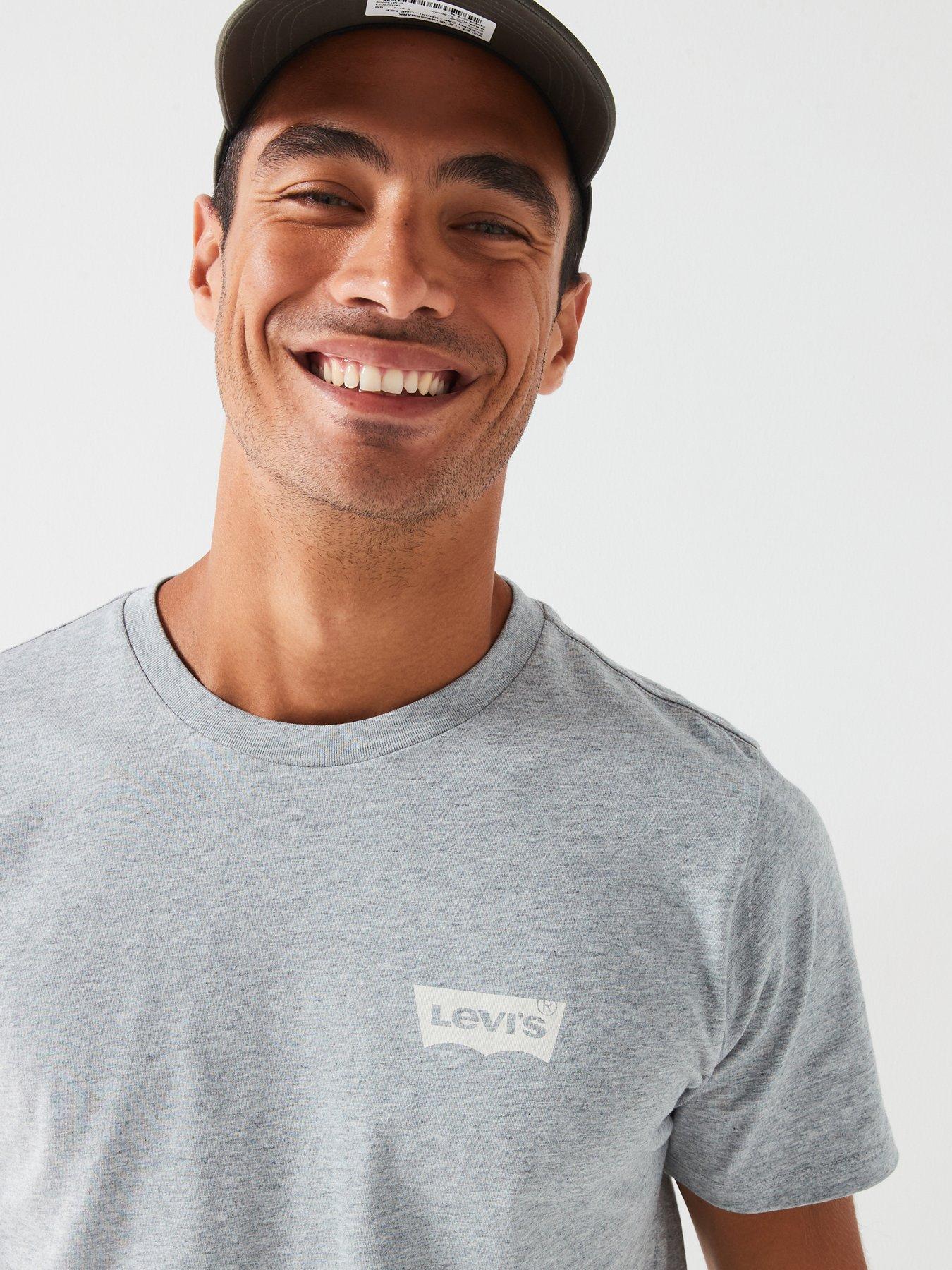 levis-levis-graphic-crewneck-t-shirt-greyoutfit