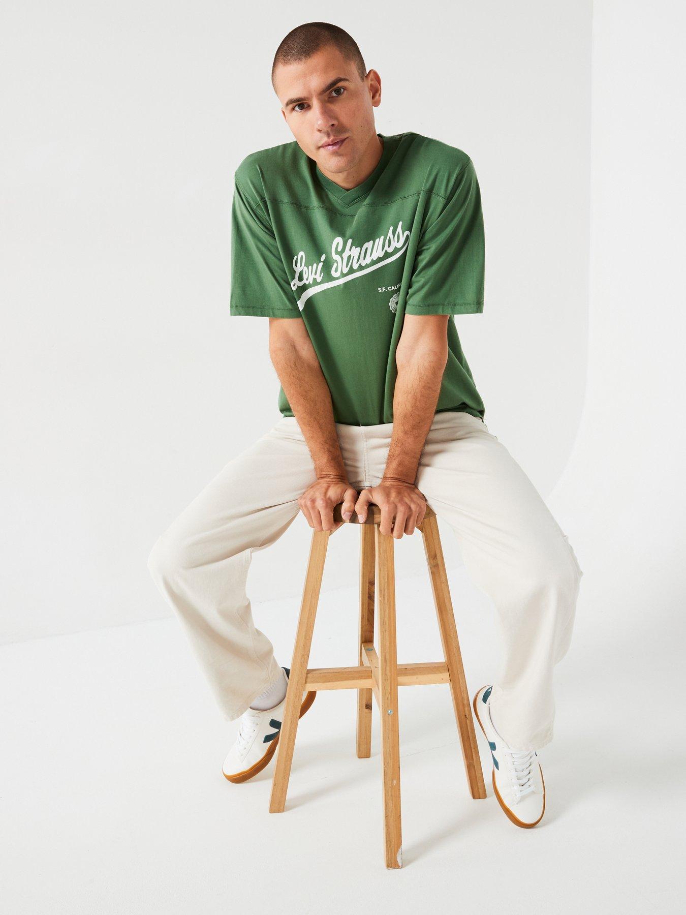 levis-graphic-v-neck-t-shirt-greendetail