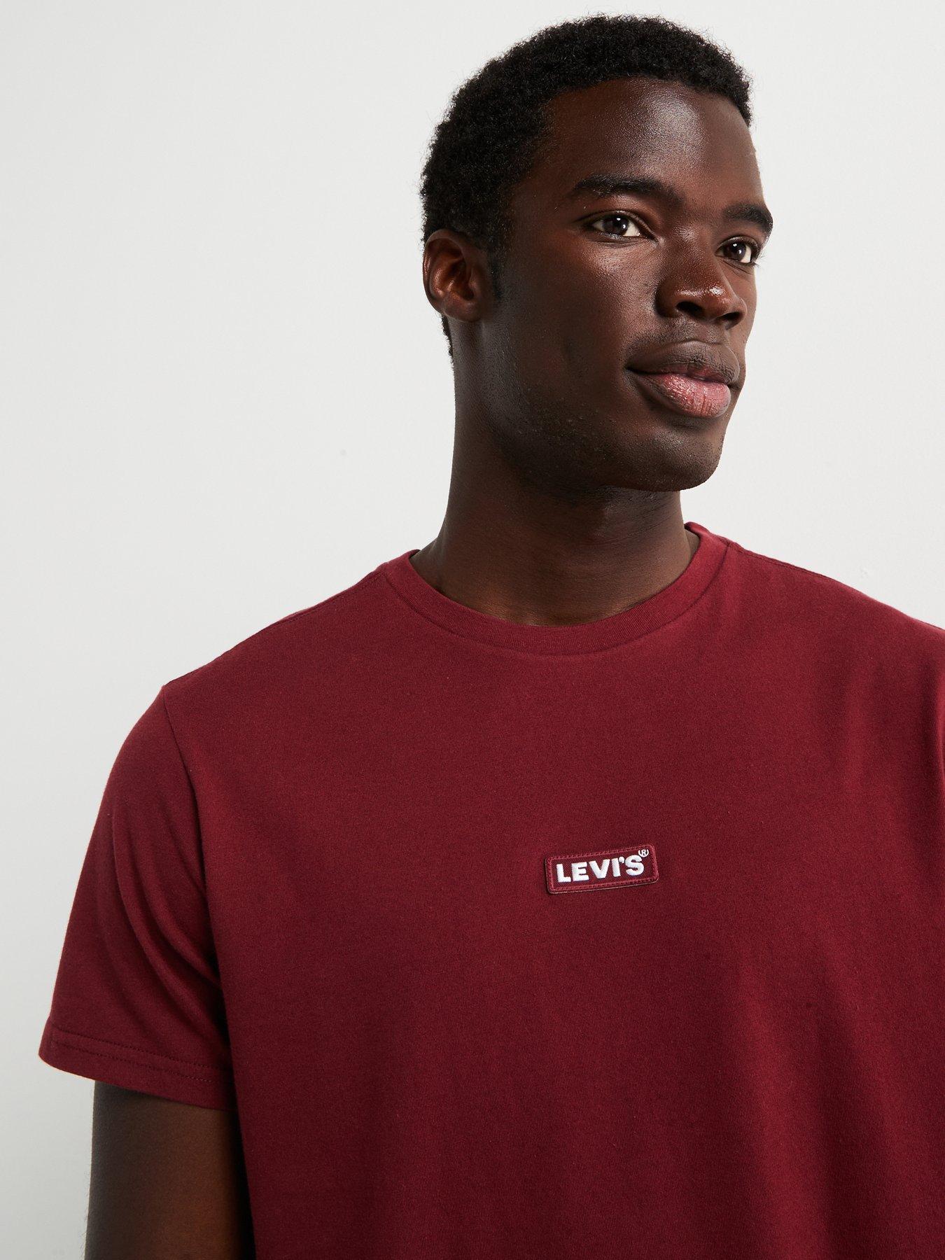 levis-short-sleeve-relaxed-small-tab-t-shirt-dark-redoutfit