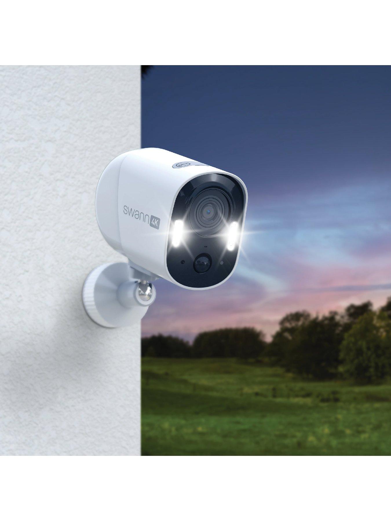 swann-xtreem-pro-4k-wireless-camera-with-spotlightsoutfit