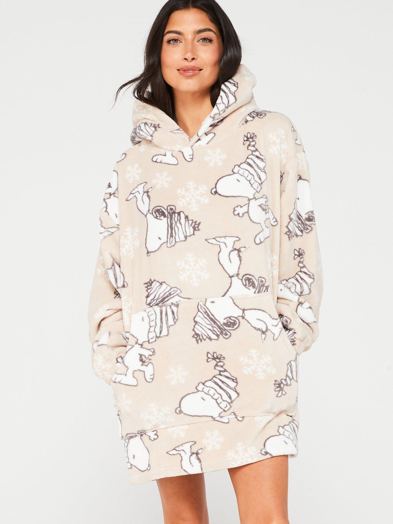 snoopy-ladies-snoopy-fleece-hooded-blanket-beige