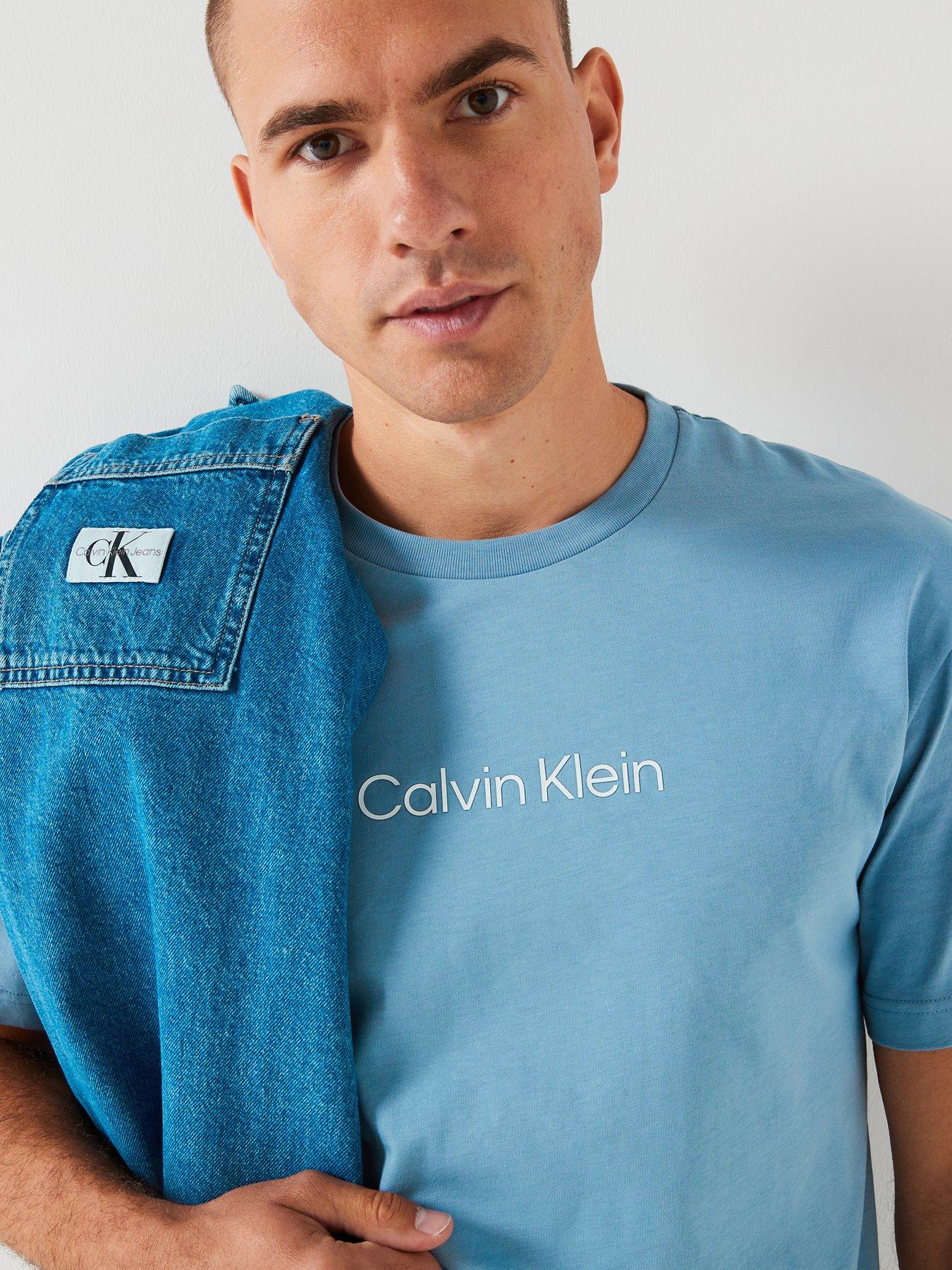 calvin-klein-calvin-klein-hero-logo-comfort-t-shirt-light-blueoutfit