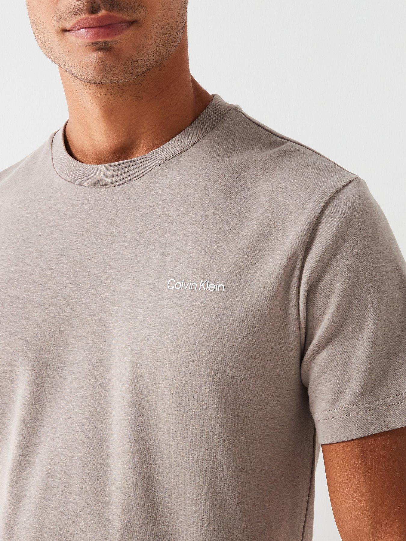 calvin-klein-calvin-klein-micro-left-chest-logo-interlock-t-shirt-greyoutfit