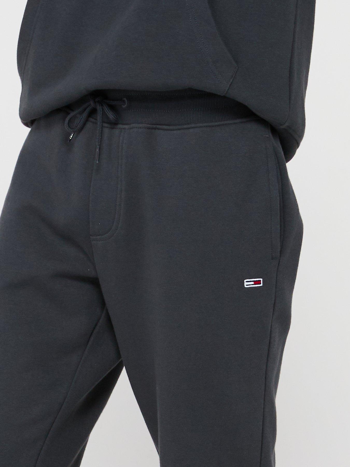 tommy-jeans-tommy-jeans-slim-fit-small-flag-cuff-joggers-dark-greyoutfit