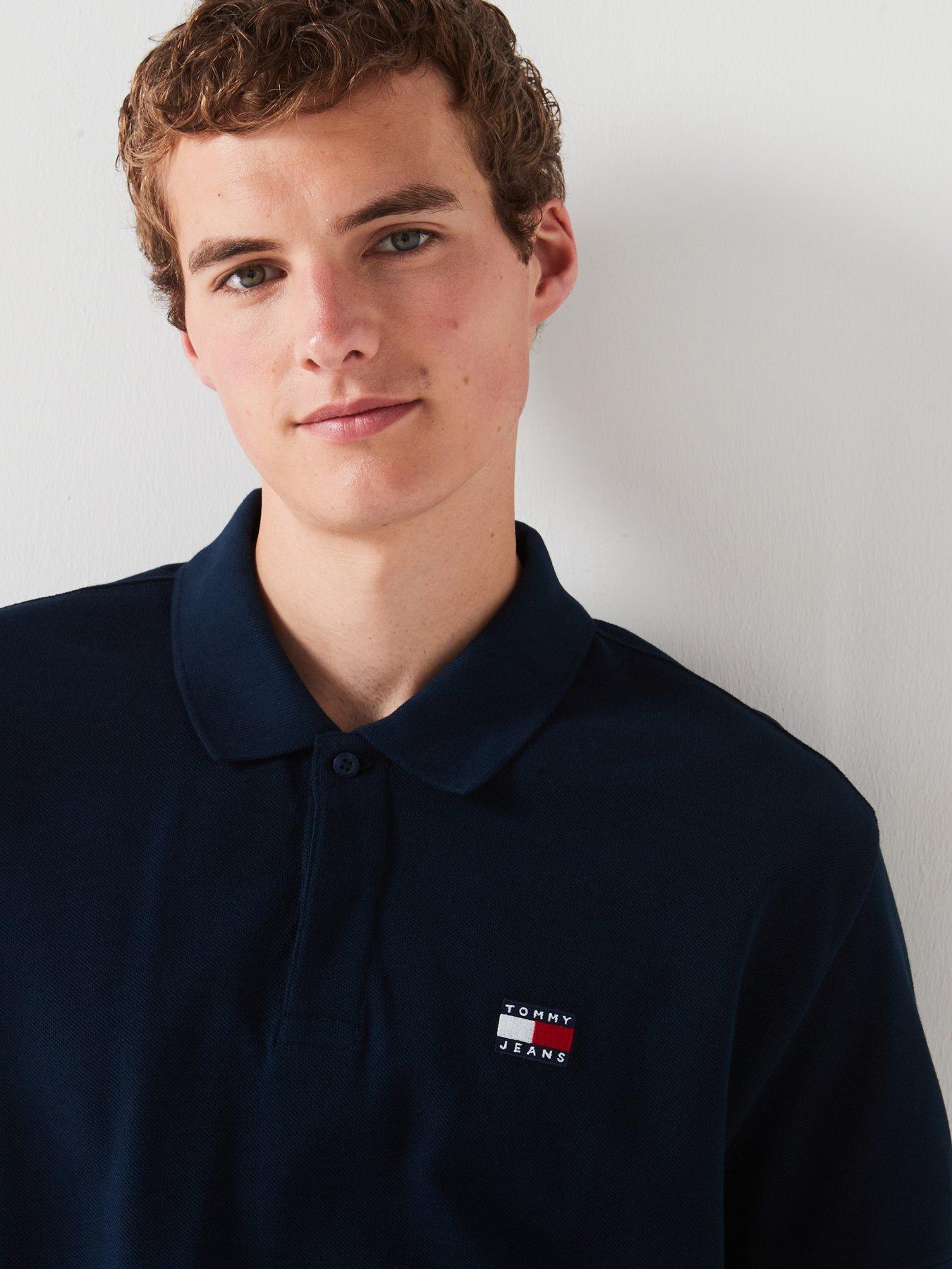 tommy-jeans-regular-fit-badge-polo-shirt-navyoutfit