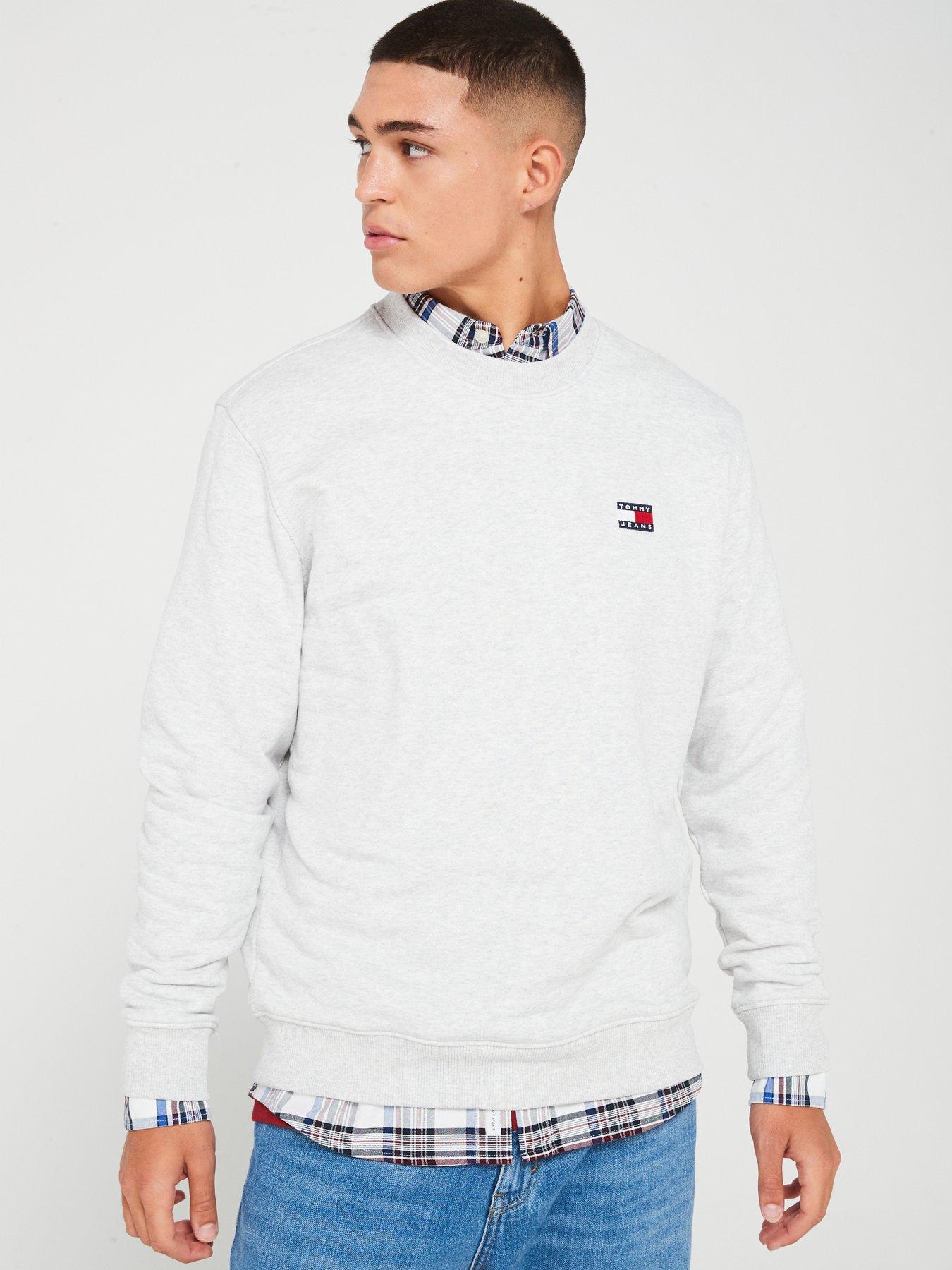 tommy-jeans-tommy-jeans-regular-fit-left-chest-badge-crew-sweat-light-grey