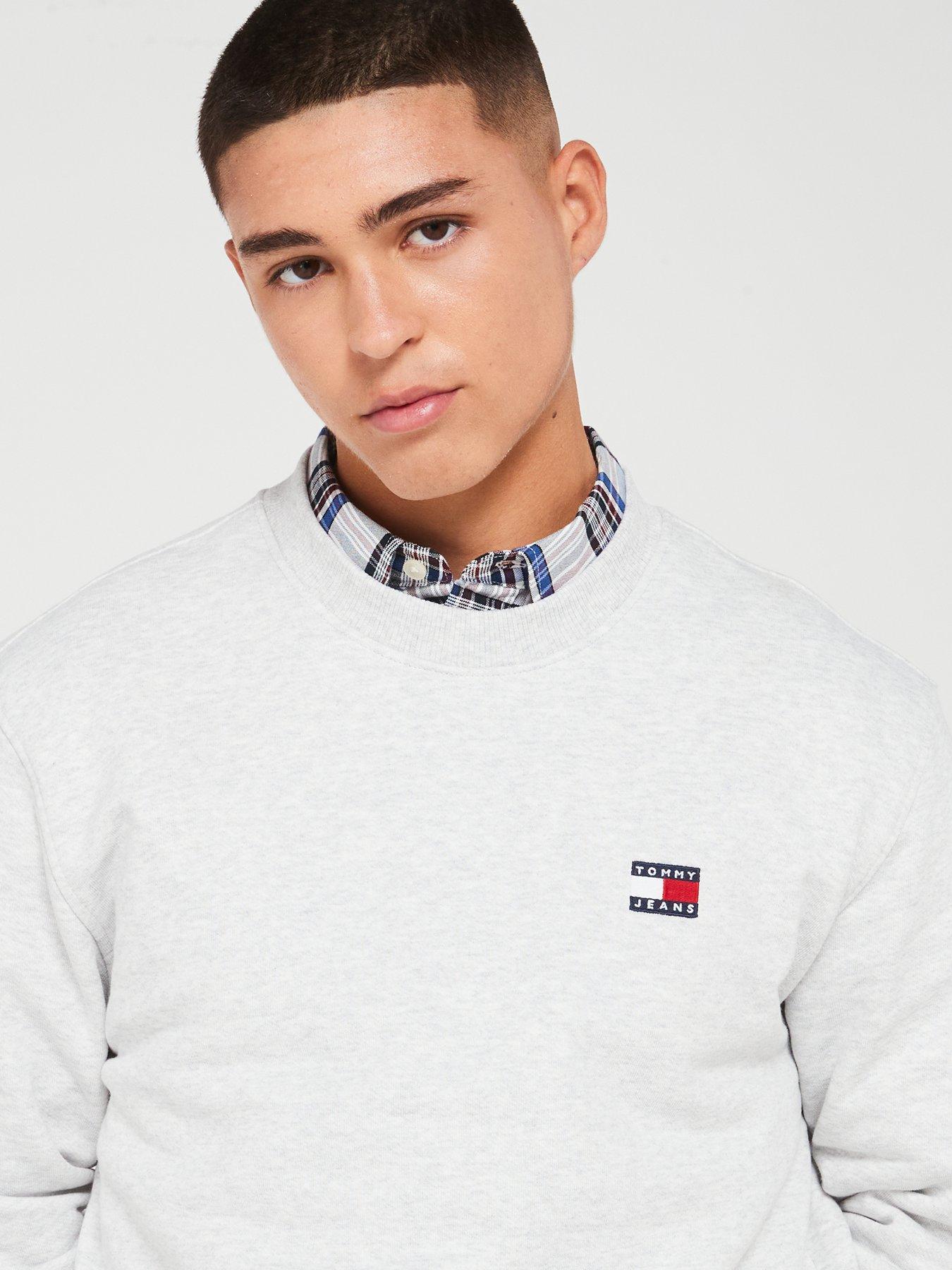 tommy-jeans-tommy-jeans-regular-fit-left-chest-badge-crew-sweat-light-greydetail