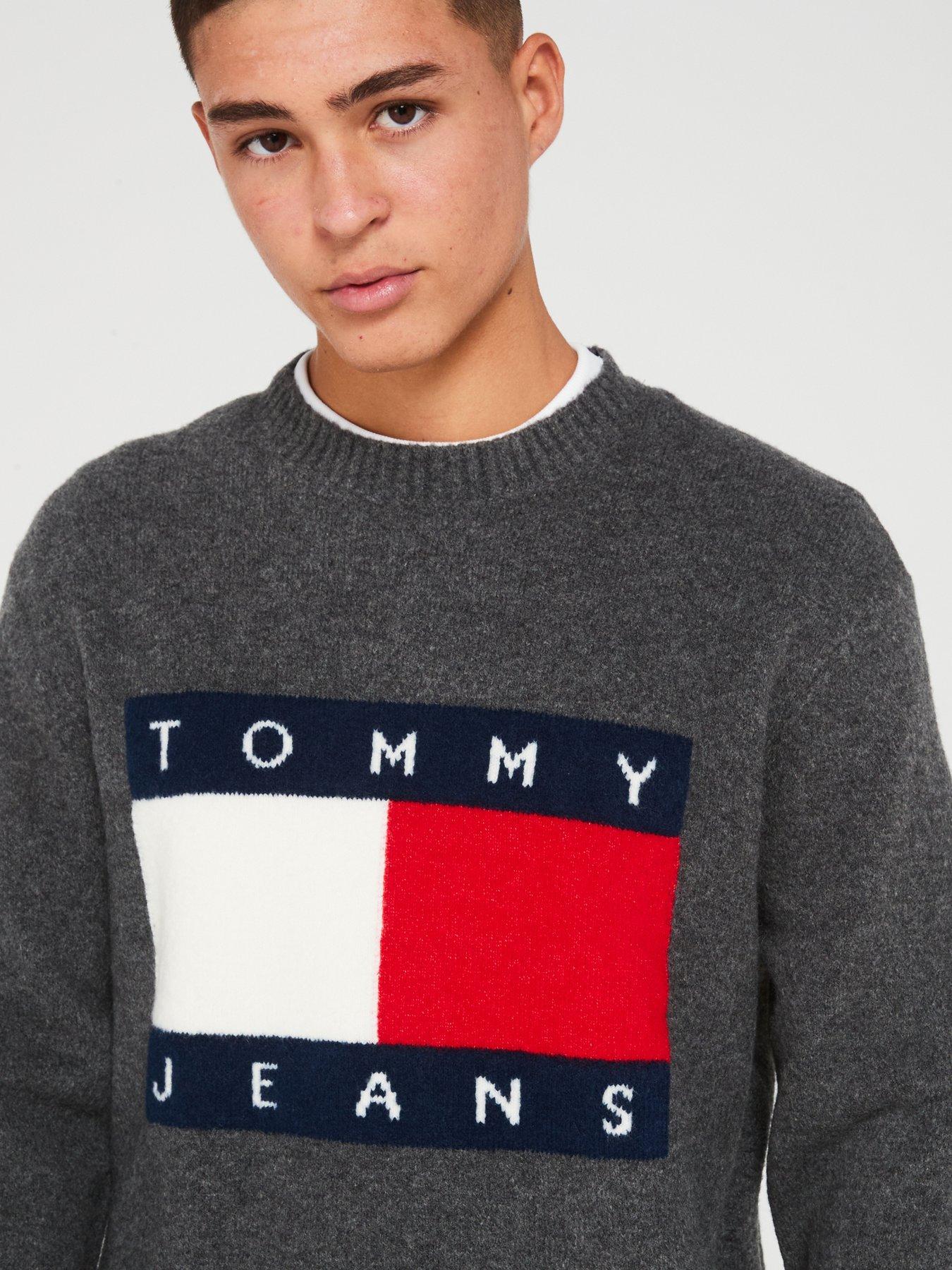 tommy-jeans-tommy-jeans-regular-fit-large-flag-logo-melange-knitted-jumper-dark-greyoutfit