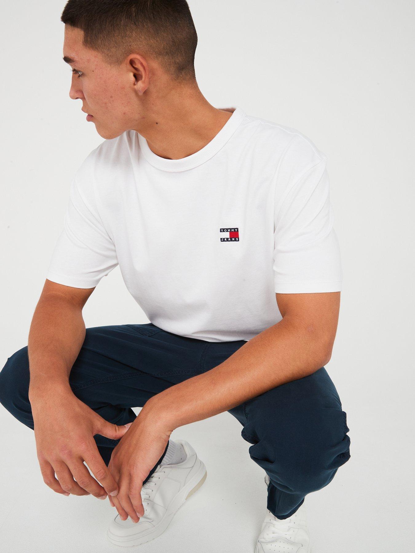 tommy-jeans-tommy-jeans-regular-fit-left-chest-badge-t-shirt-whiteoutfit