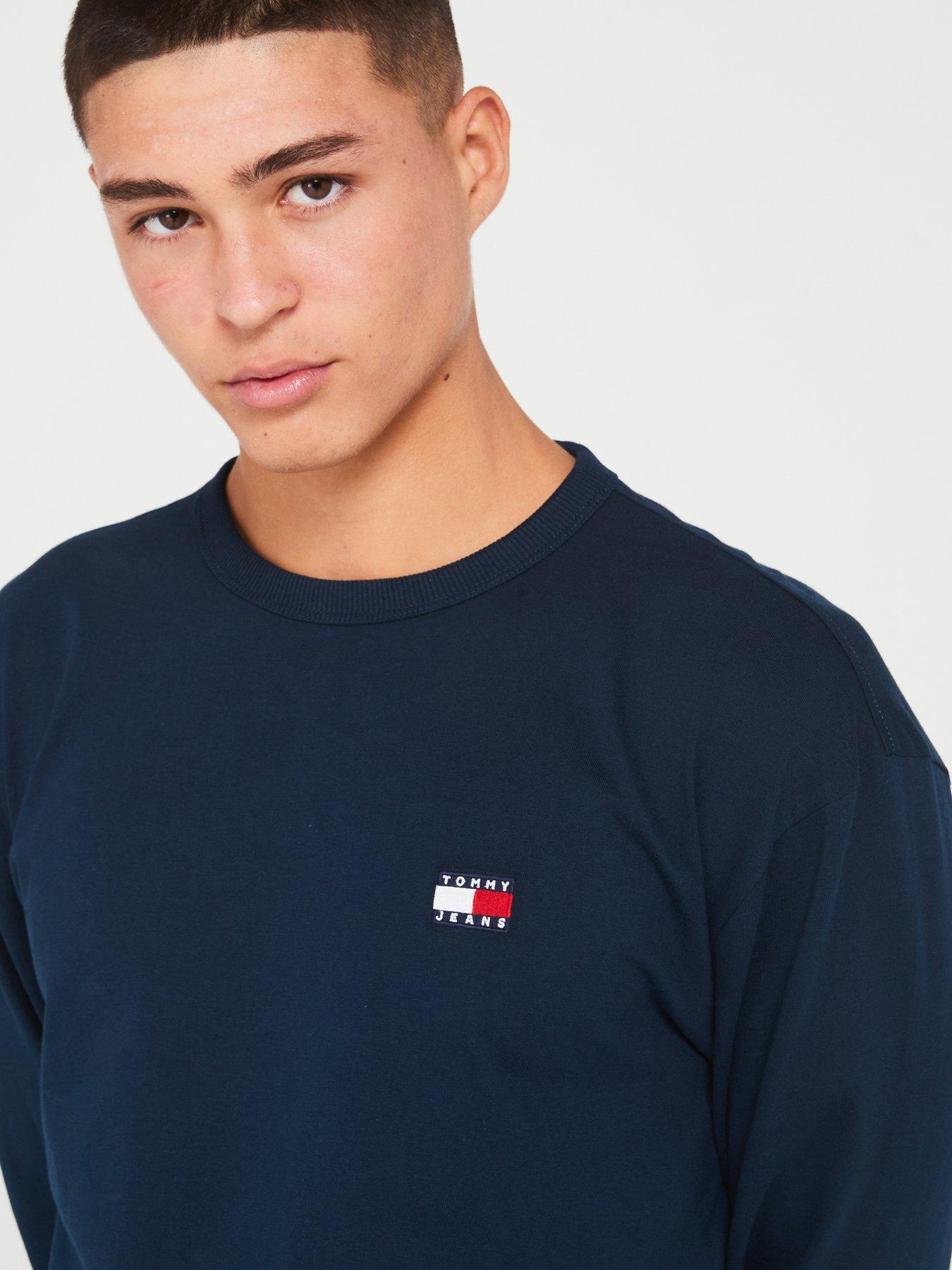 tommy-jeans-tommy-jeans-regular-fit-badge-long-sleeve-t-shirt-navyoutfit