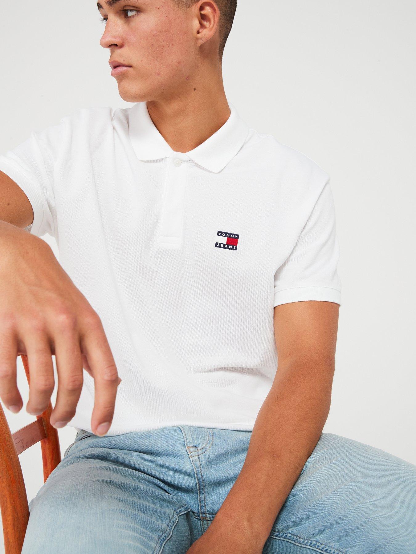 tommy-jeans-regular-fit-badge-polo-shirt-whiteoutfit